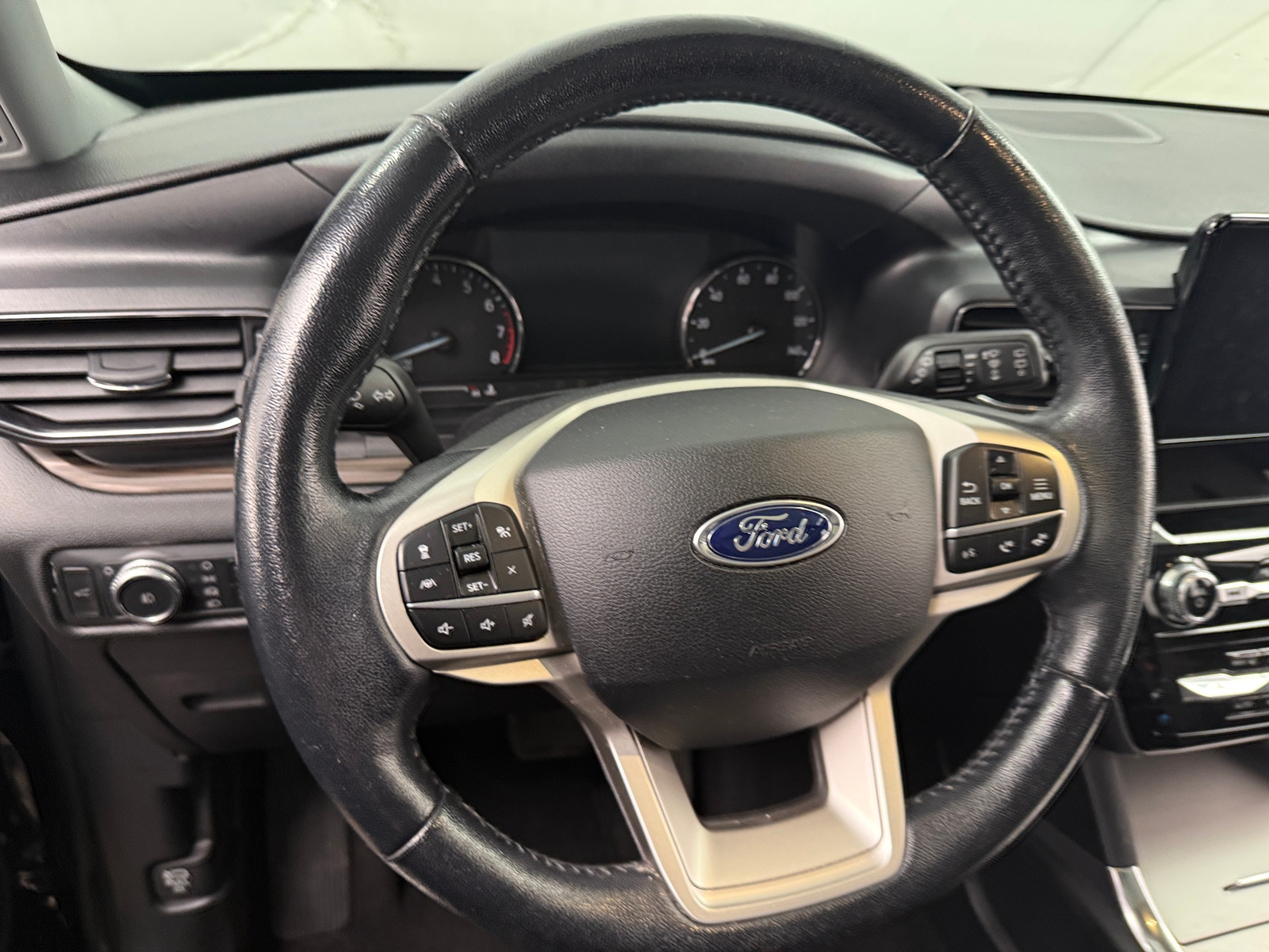 Thumbnail: 2021 Ford Explorer - 4