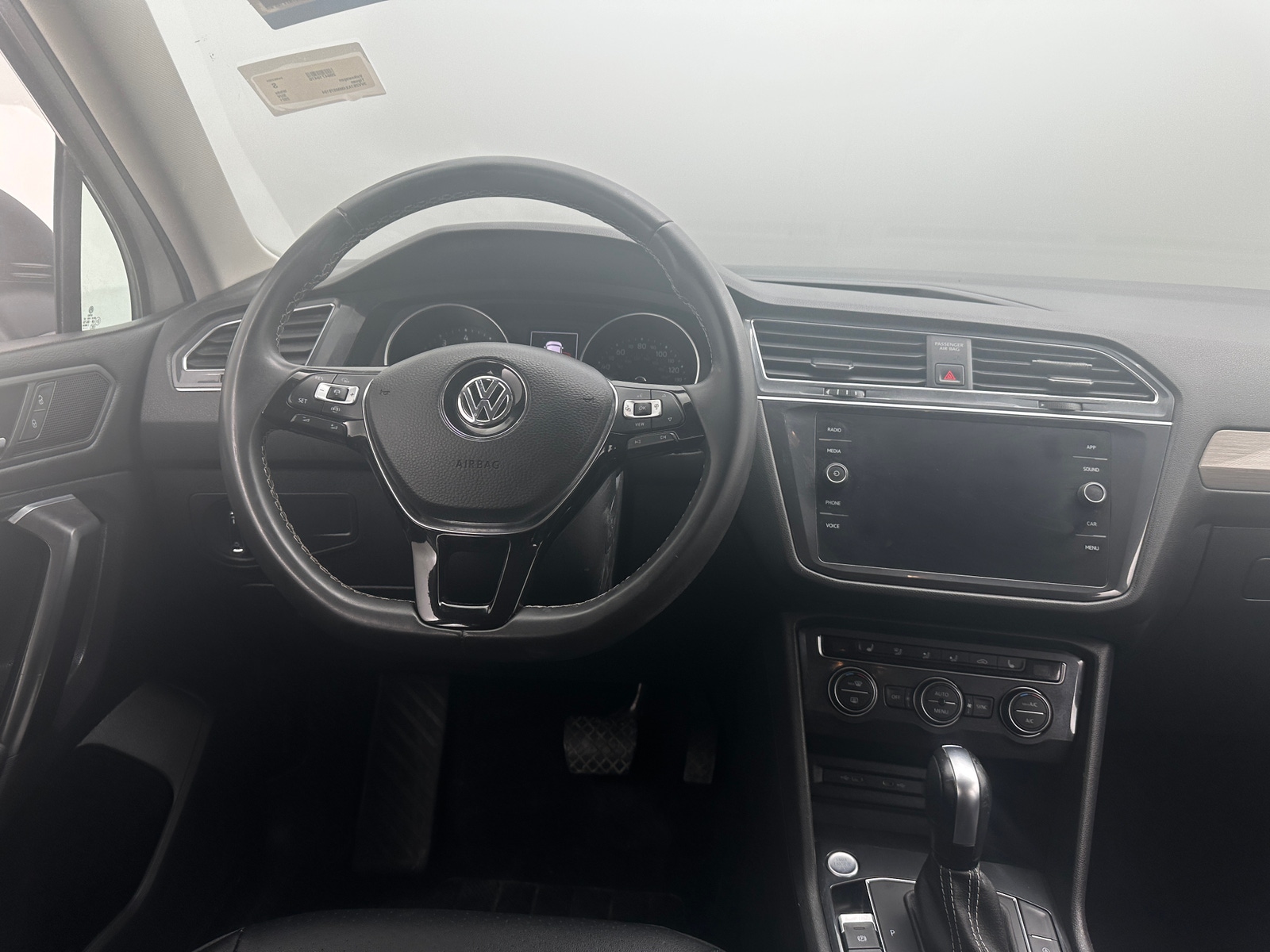 Thumbnail: 2021 Volkswagen Tiguan - 4