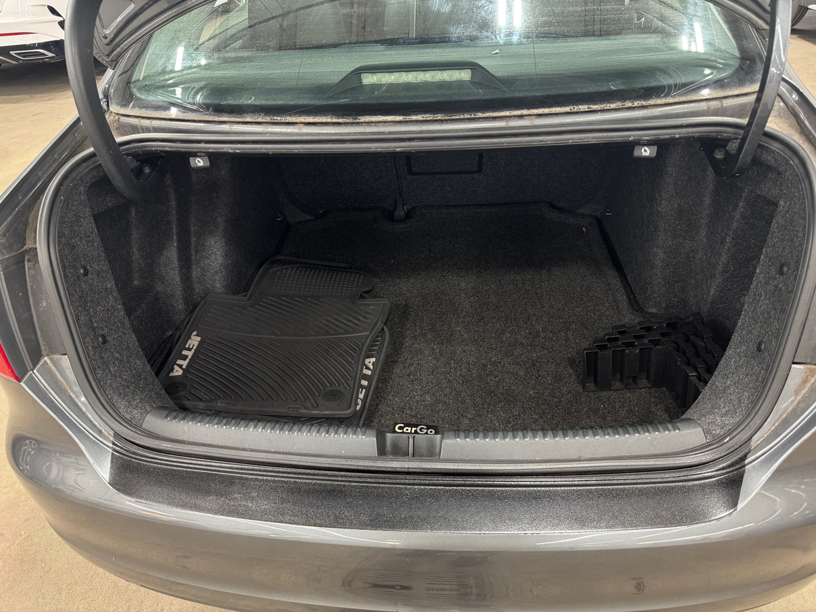 Thumbnail: 2011 Volkswagen Jetta - 6