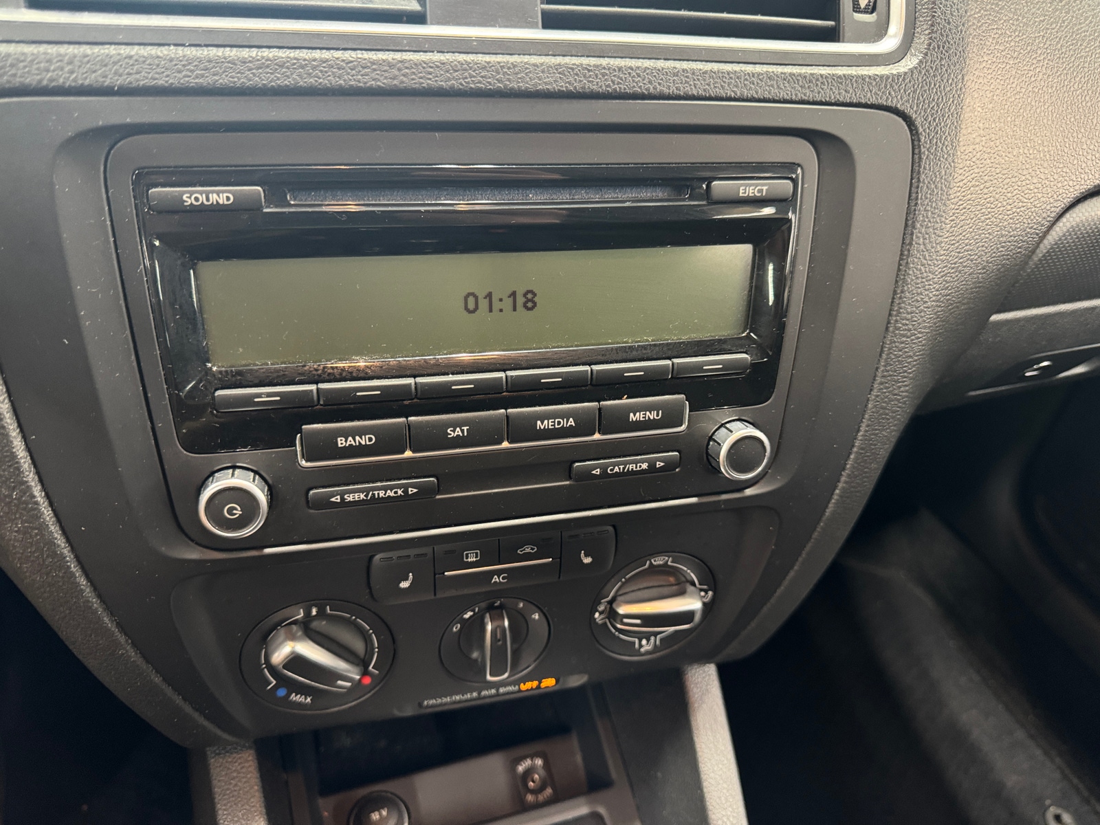 Thumbnail: 2011 Volkswagen Jetta - 3