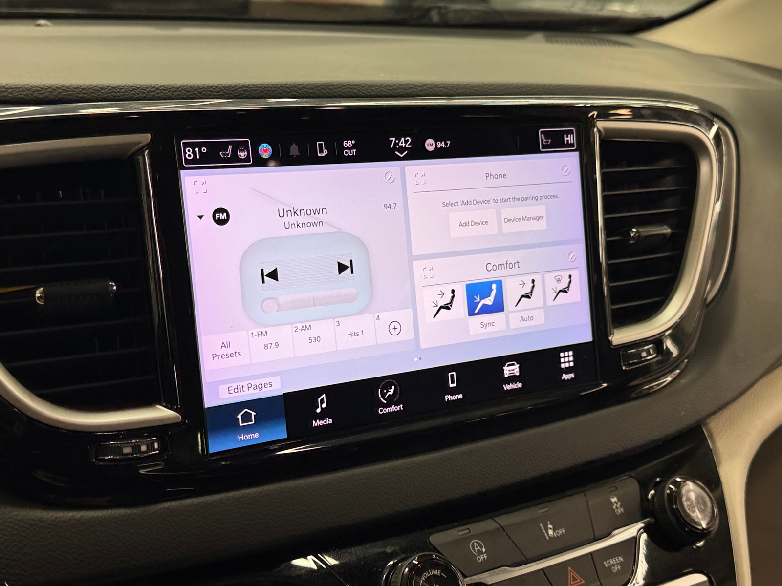 Thumbnail: 2022 Chrysler Pacifica - 3