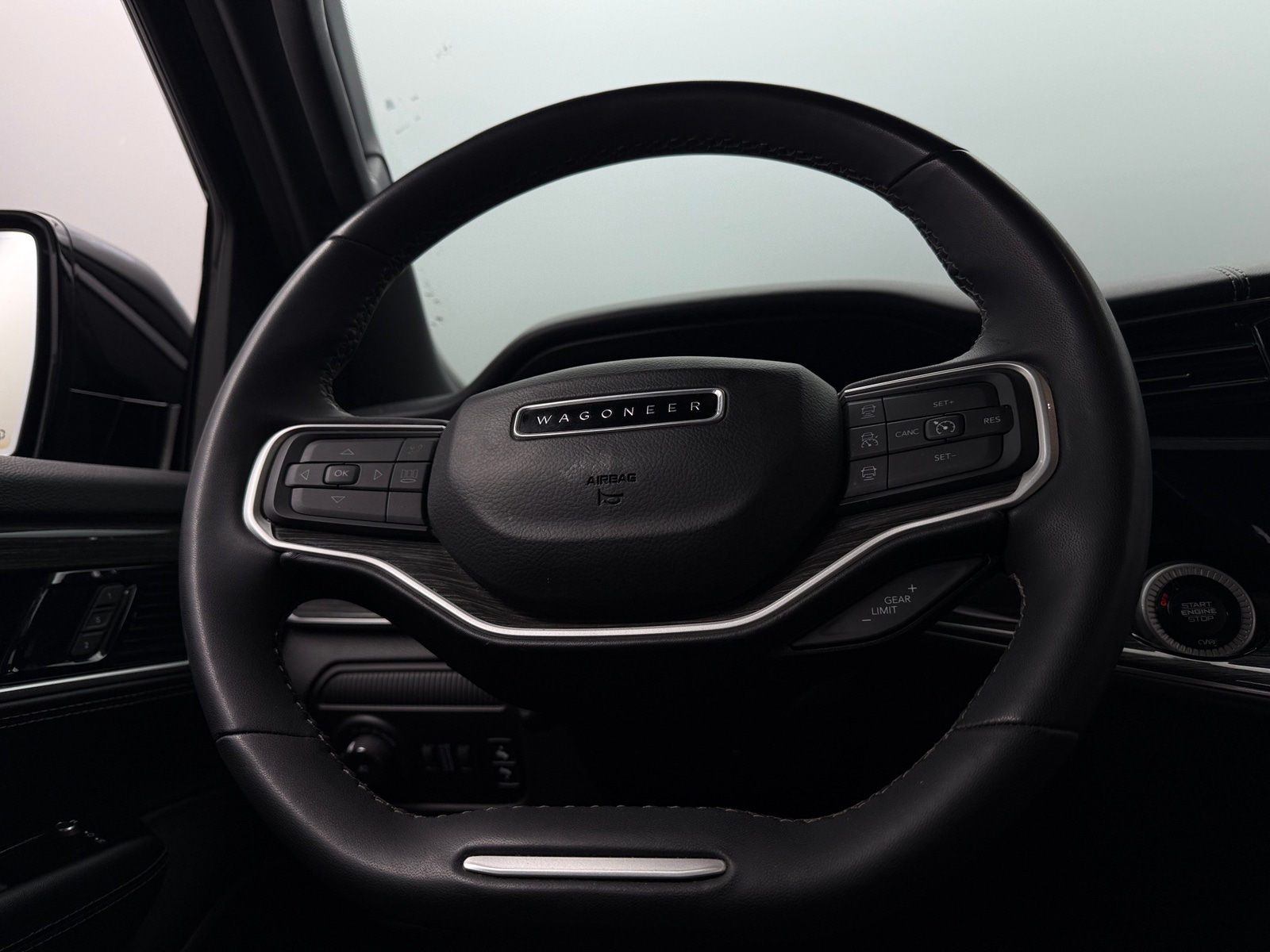 Thumbnail: 2022 Jeep Wagoneer - 4