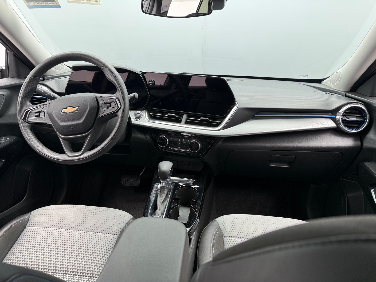 Thumbnail: 2025 Chevrolet Trax - 3
