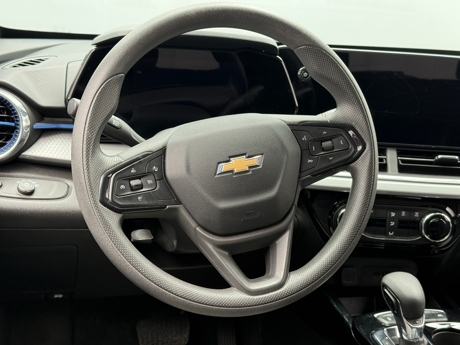 Thumbnail: 2025 Chevrolet Trax - 5