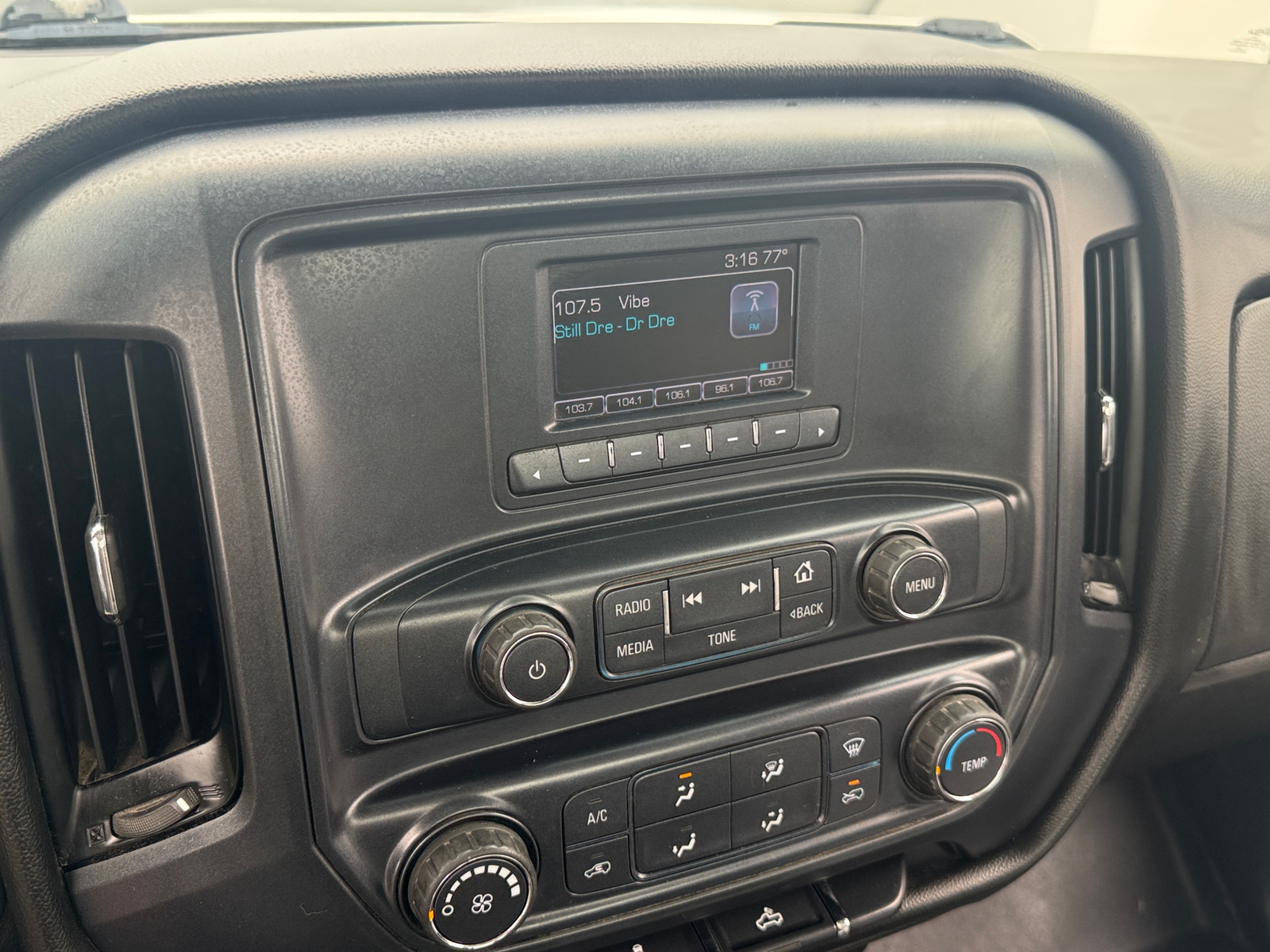 Thumbnail: 2017 Chevrolet Silverado 1500 - 4