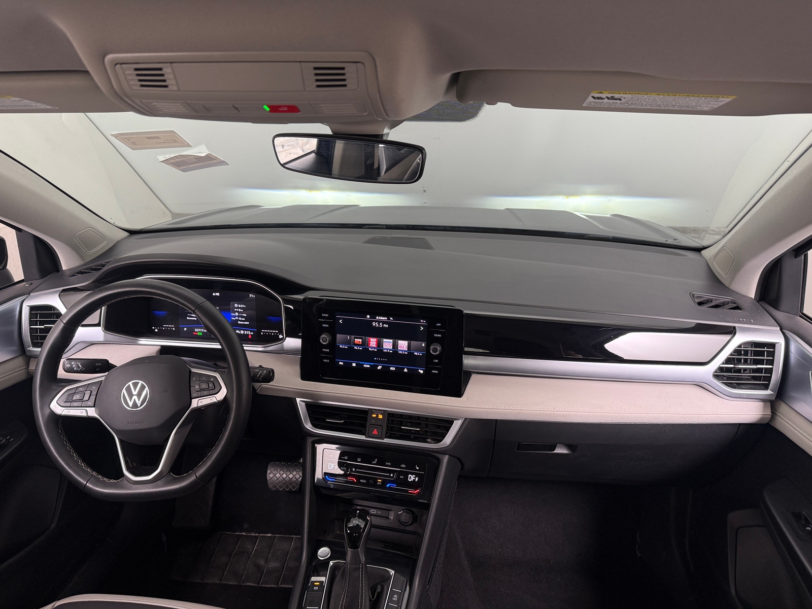 Thumbnail: 2025 Volkswagen Taos - 2