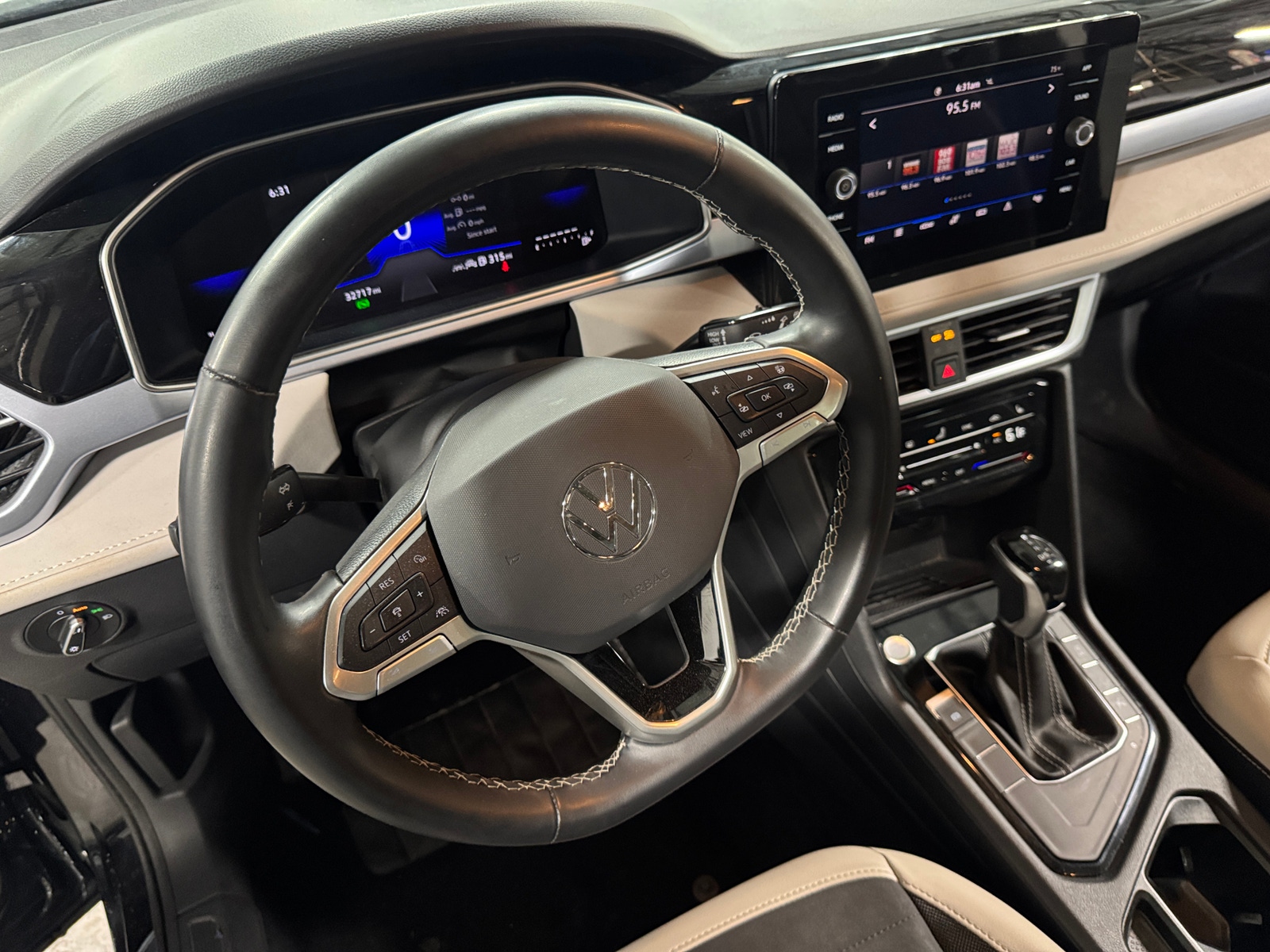 Thumbnail: 2025 Volkswagen Taos - 4