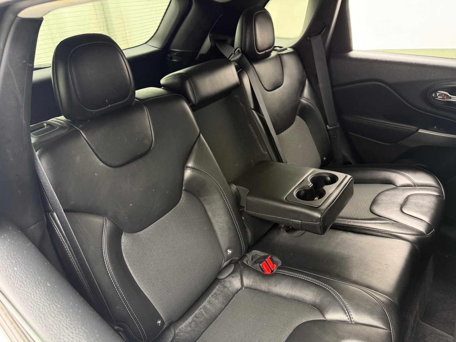 Thumbnail: 2019 Jeep Cherokee - 6
