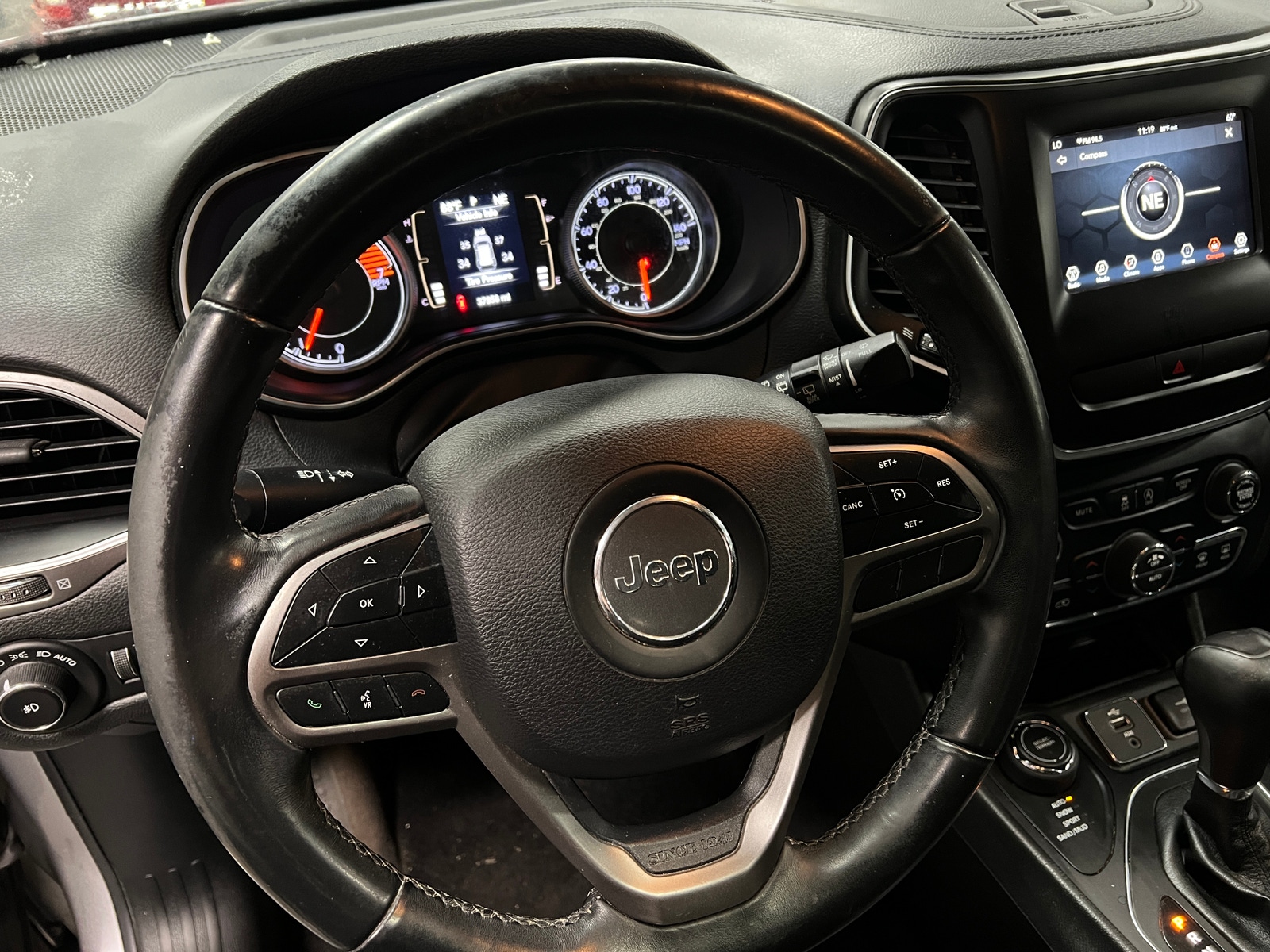 Thumbnail: 2019 Jeep Cherokee - 5