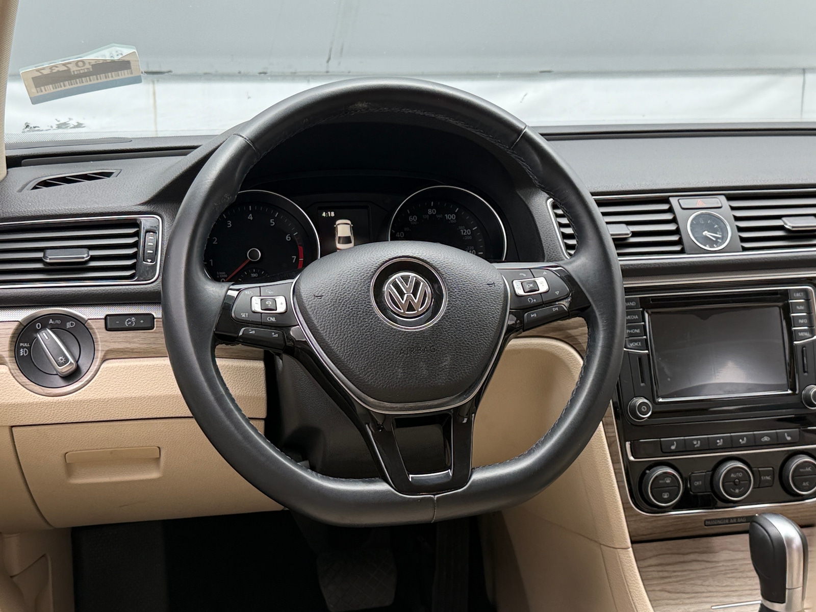 Thumbnail: 2017 Volkswagen Passat - 4