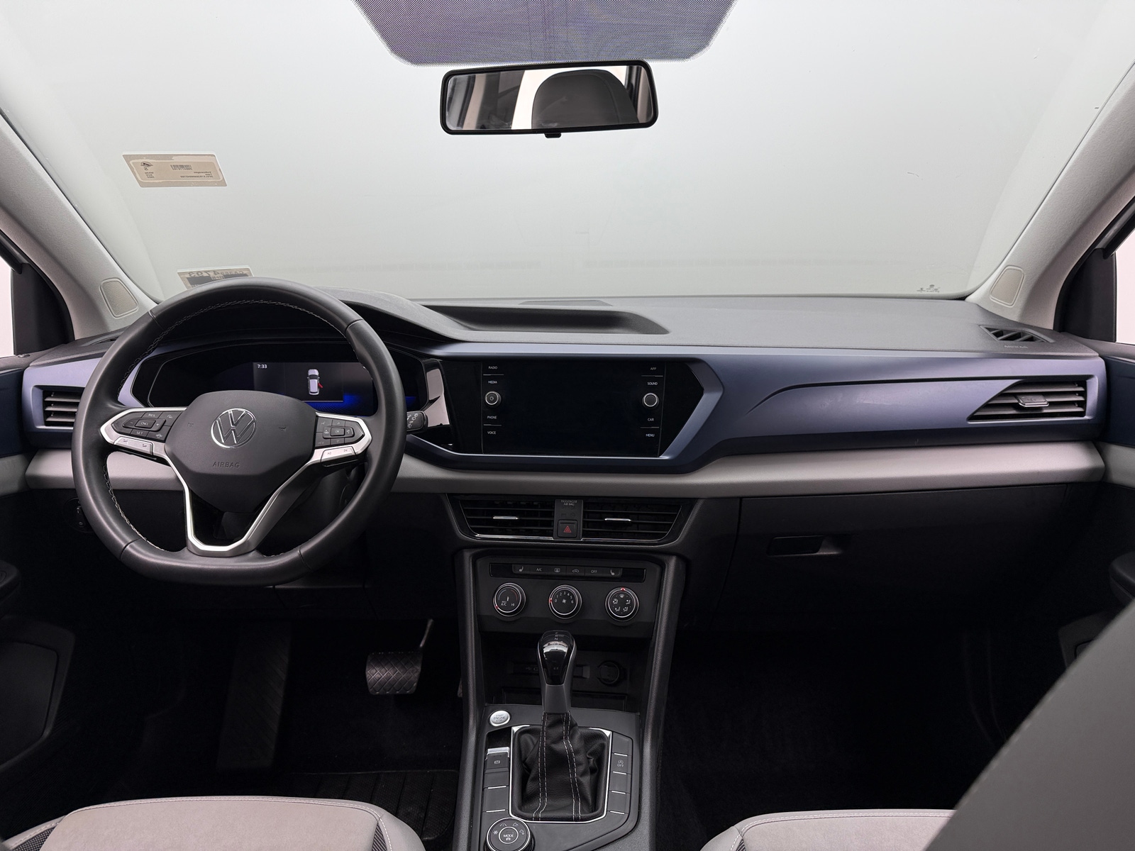 Thumbnail: 2022 Volkswagen Taos - 3