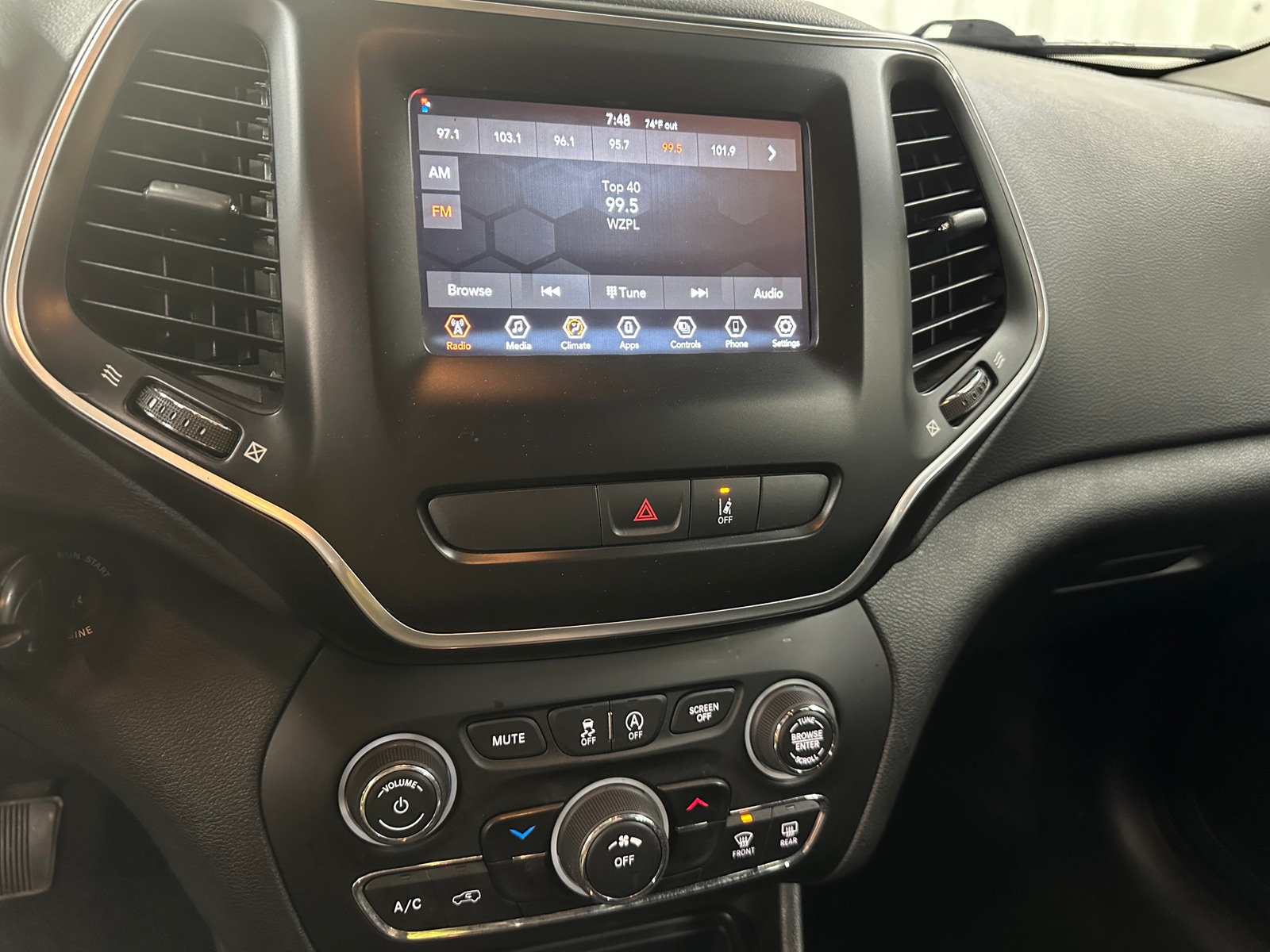 Thumbnail: 2021 Jeep Cherokee - 4