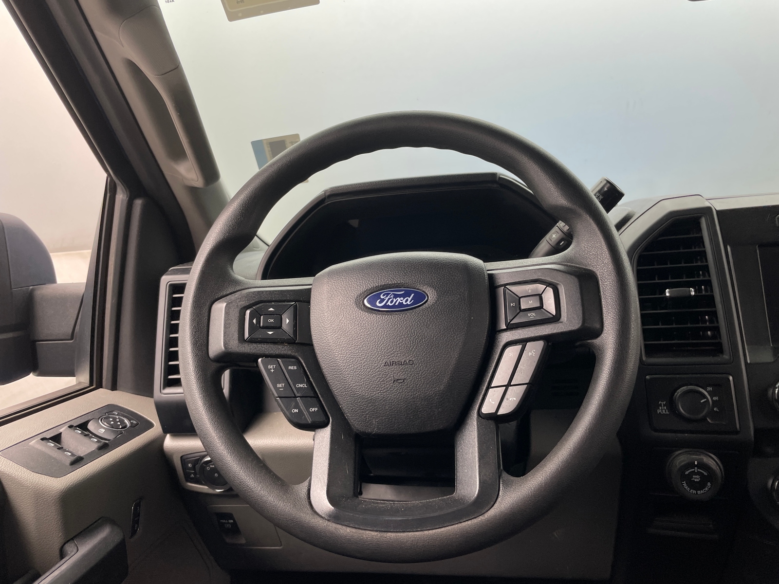 Thumbnail: 2019 Ford Econoline - 5