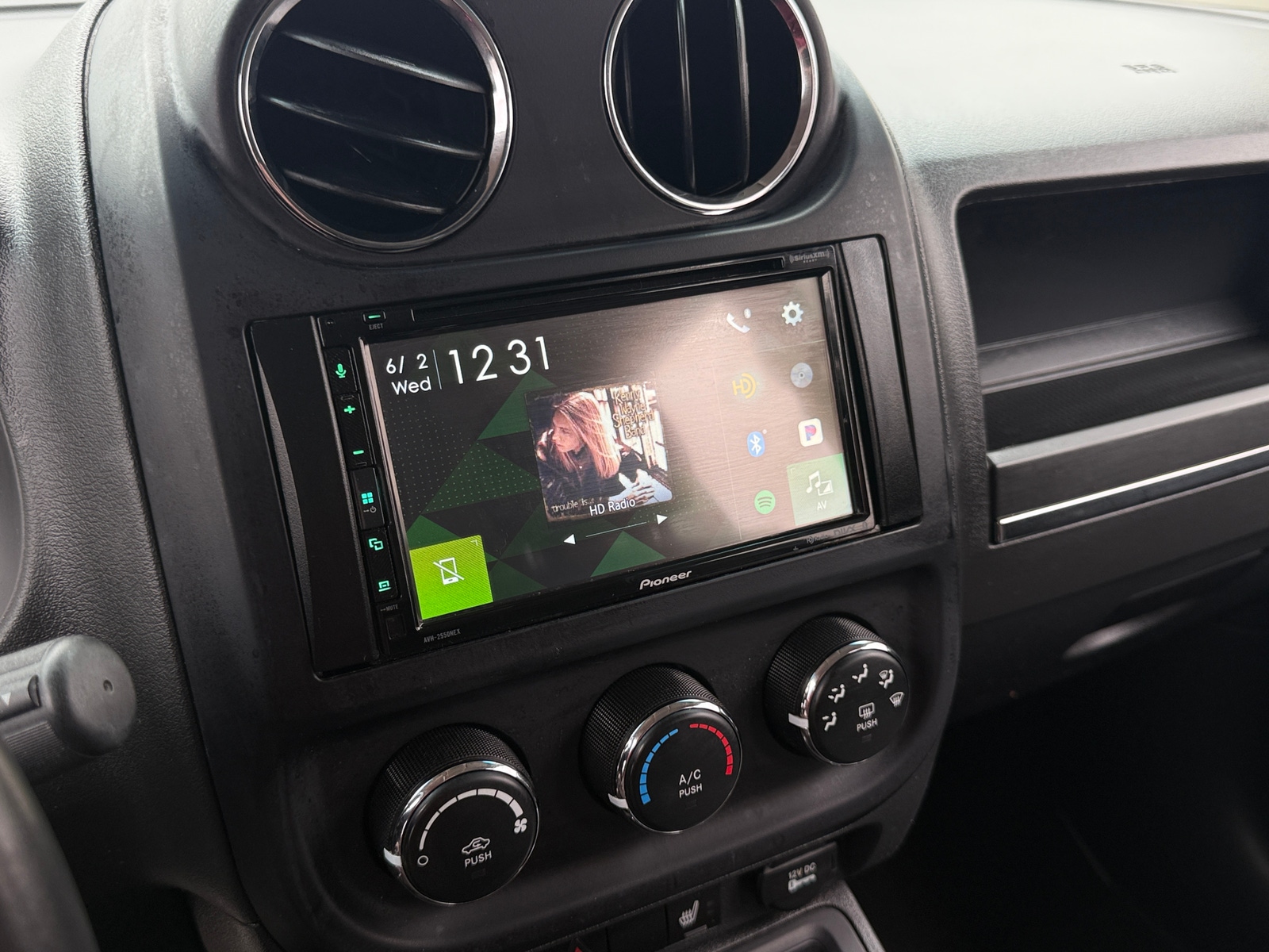 Thumbnail: 2015 Jeep Patriot - 3