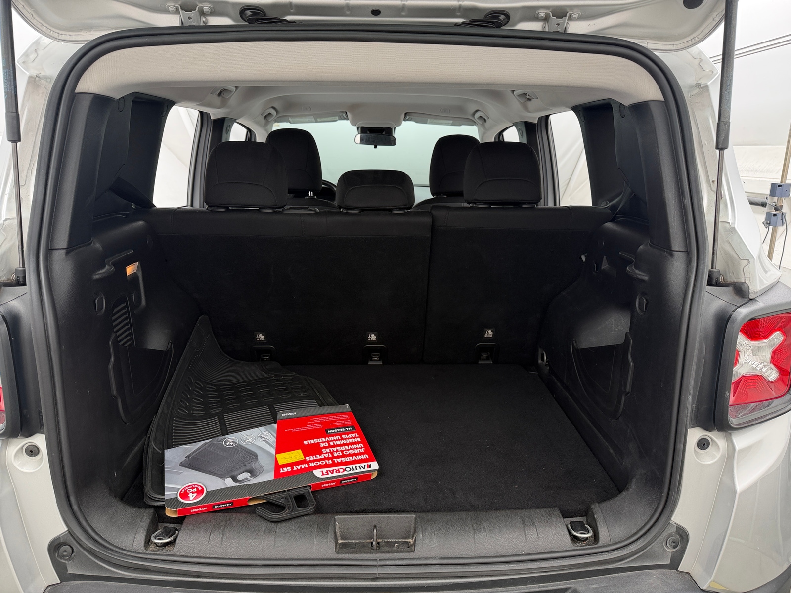 Thumbnail: 2020 Jeep Renegade - 7