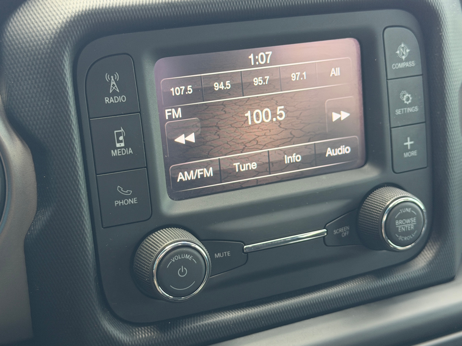 Thumbnail: 2021 Jeep Gladiator - 4