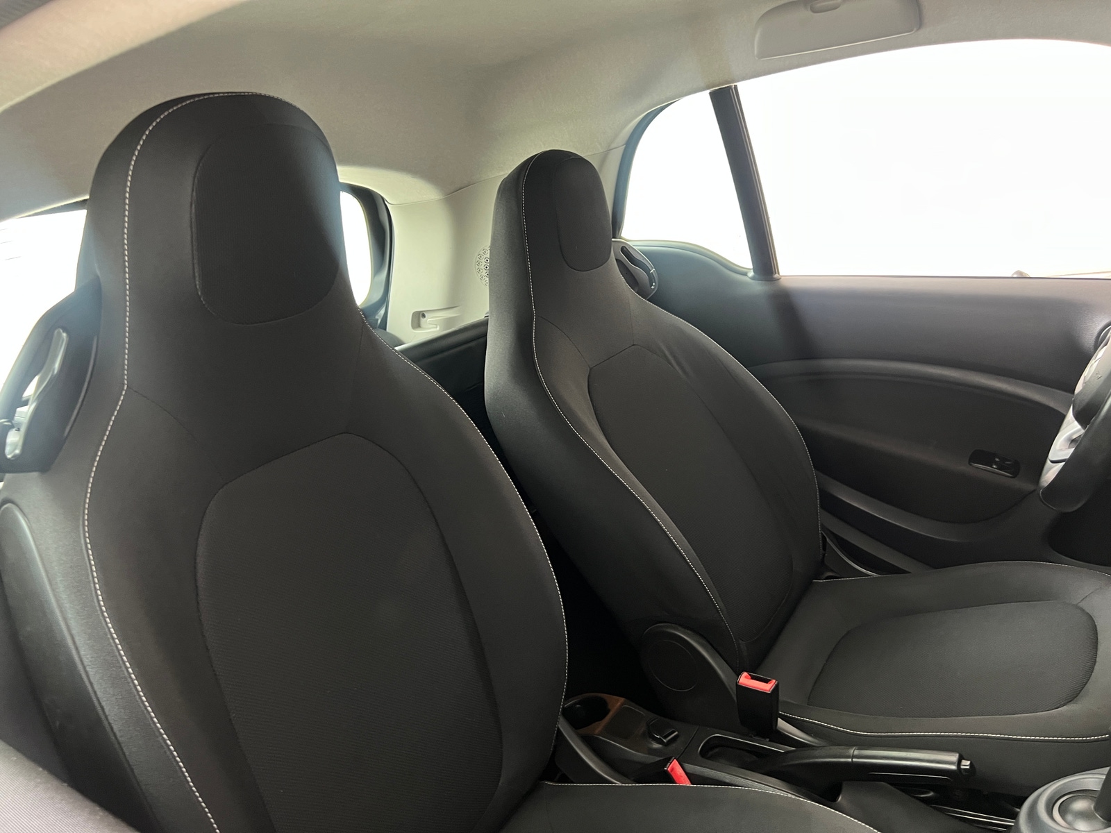 Thumbnail: 2019 smart fortwo - 2