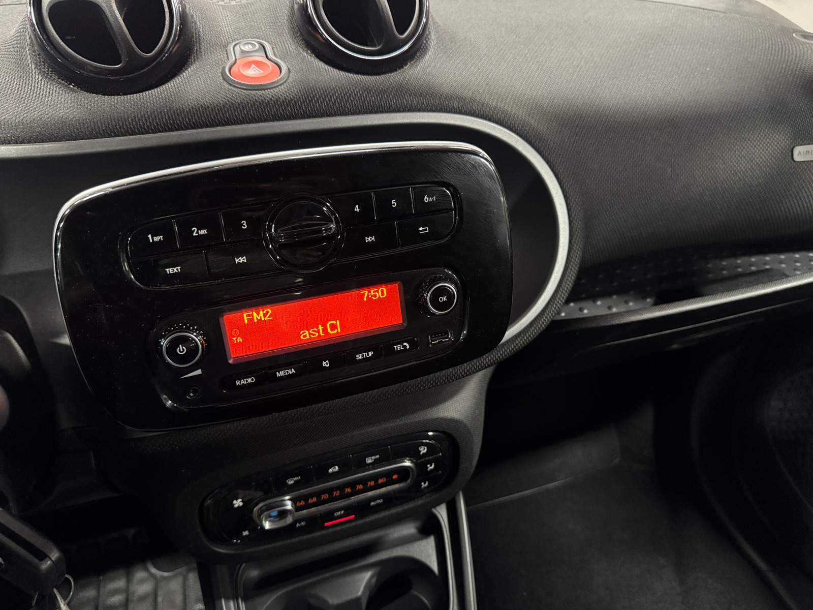 Thumbnail: 2019 smart fortwo - 4