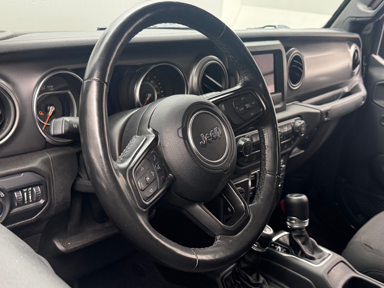 Thumbnail: 2021 Jeep Gladiator - 5