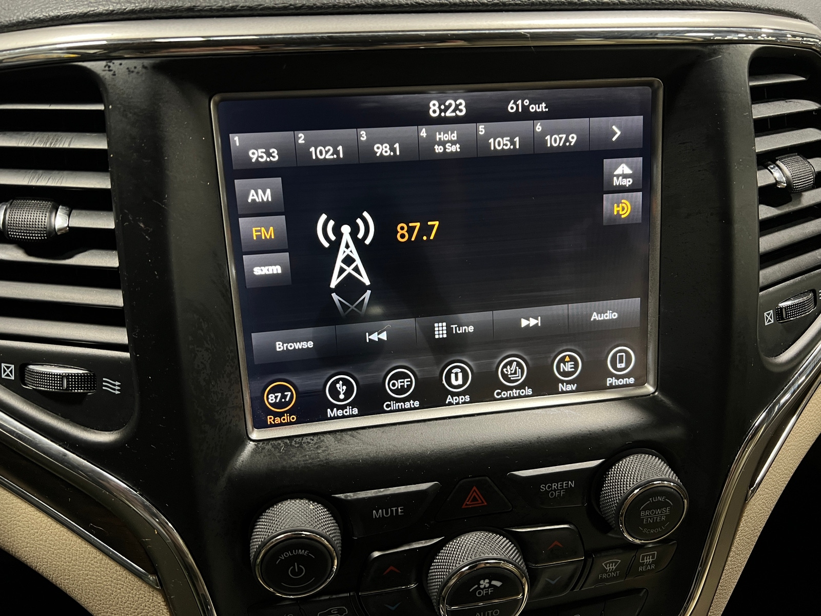 Thumbnail: 2018 Jeep Grand Cherokee - 3