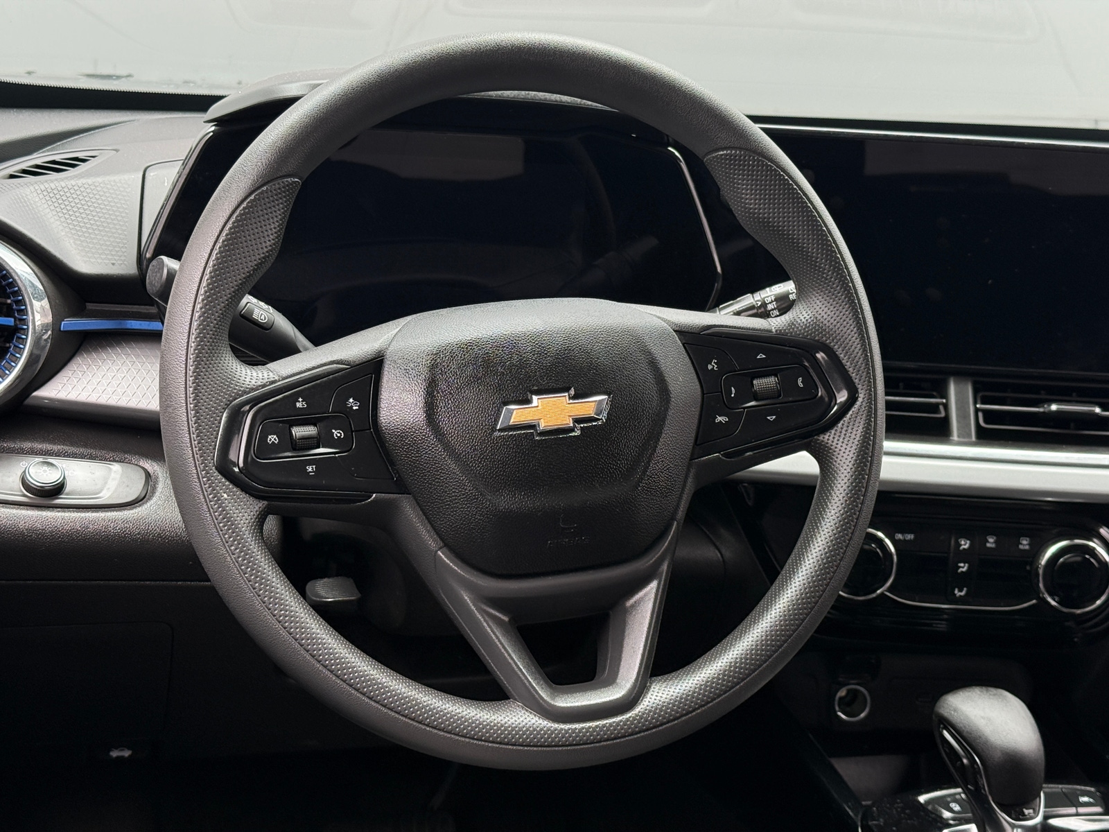 Thumbnail: 2025 Chevrolet Trax - 5