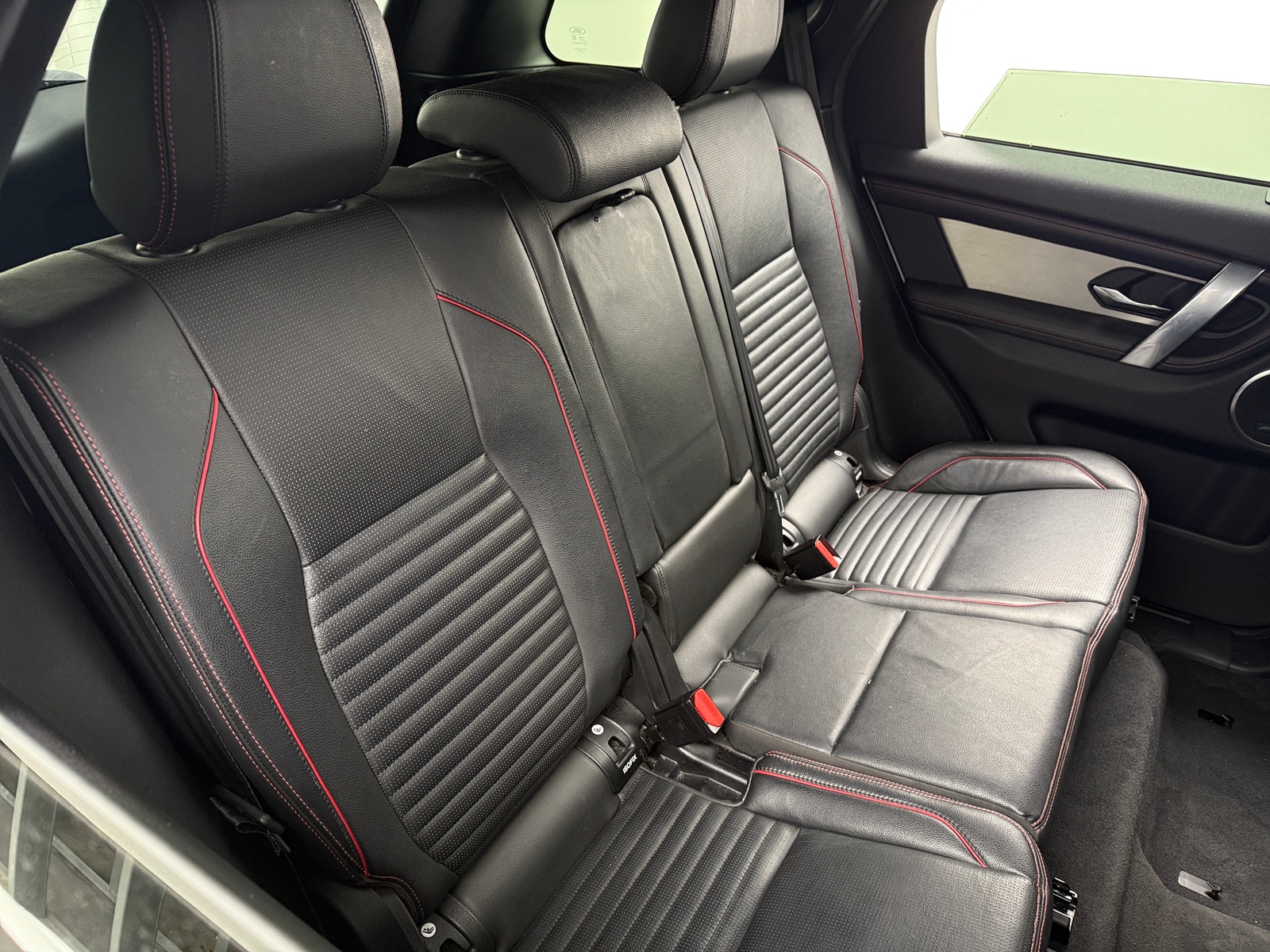 Thumbnail: 2021 Land Rover Discovery Sport - 5