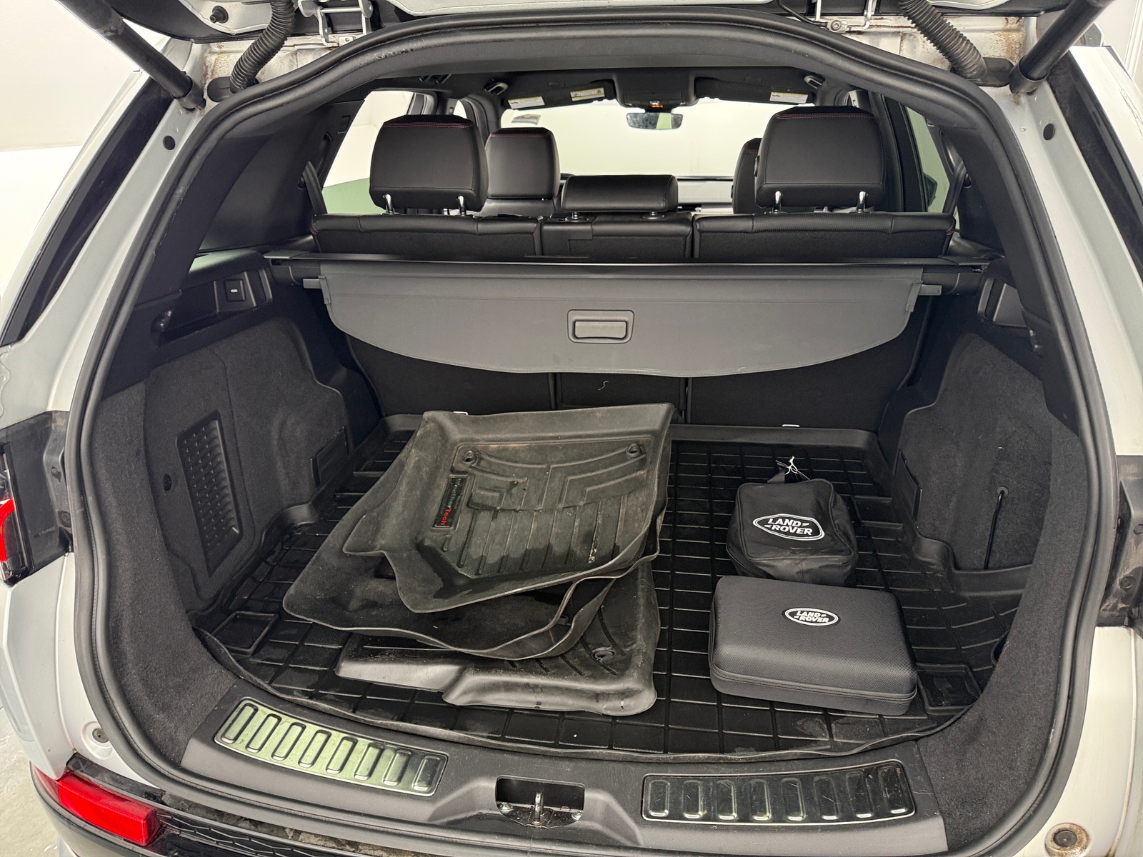 Thumbnail: 2021 Land Rover Discovery Sport - 6