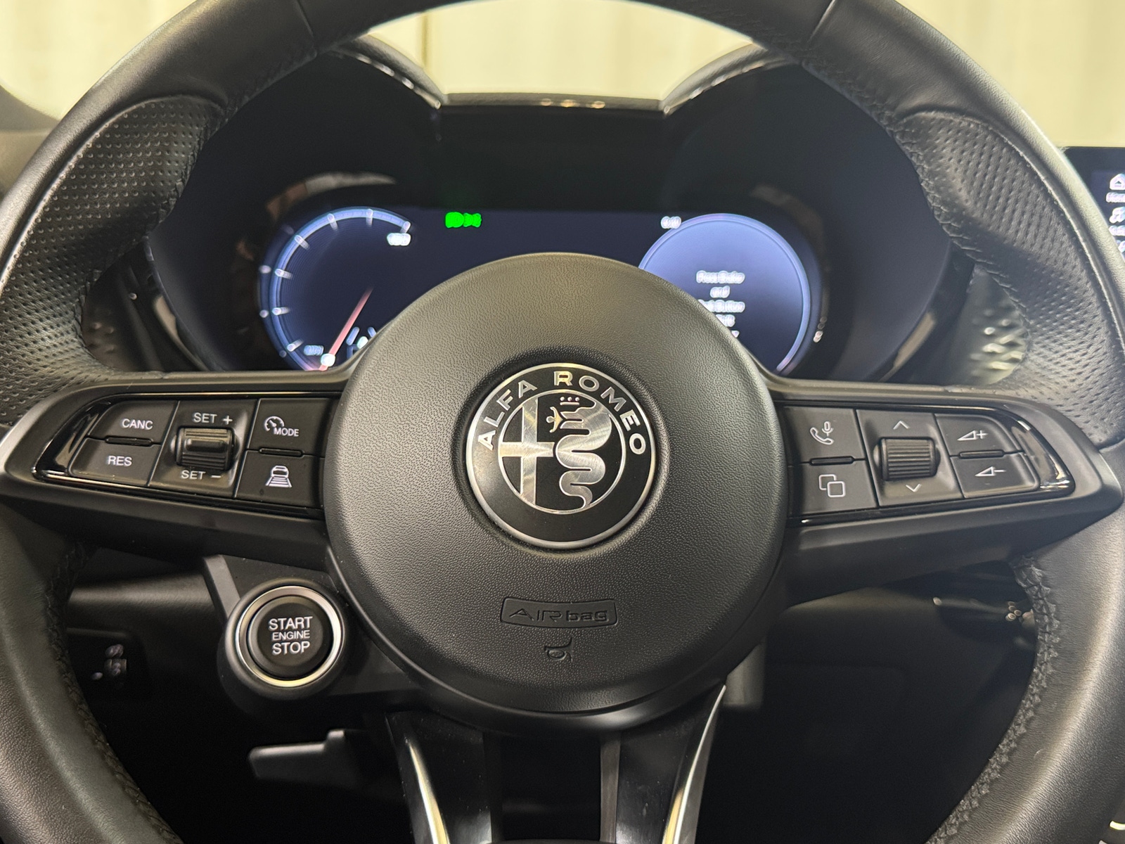 Thumbnail: 2025 Alfa Romeo Tonale - 5