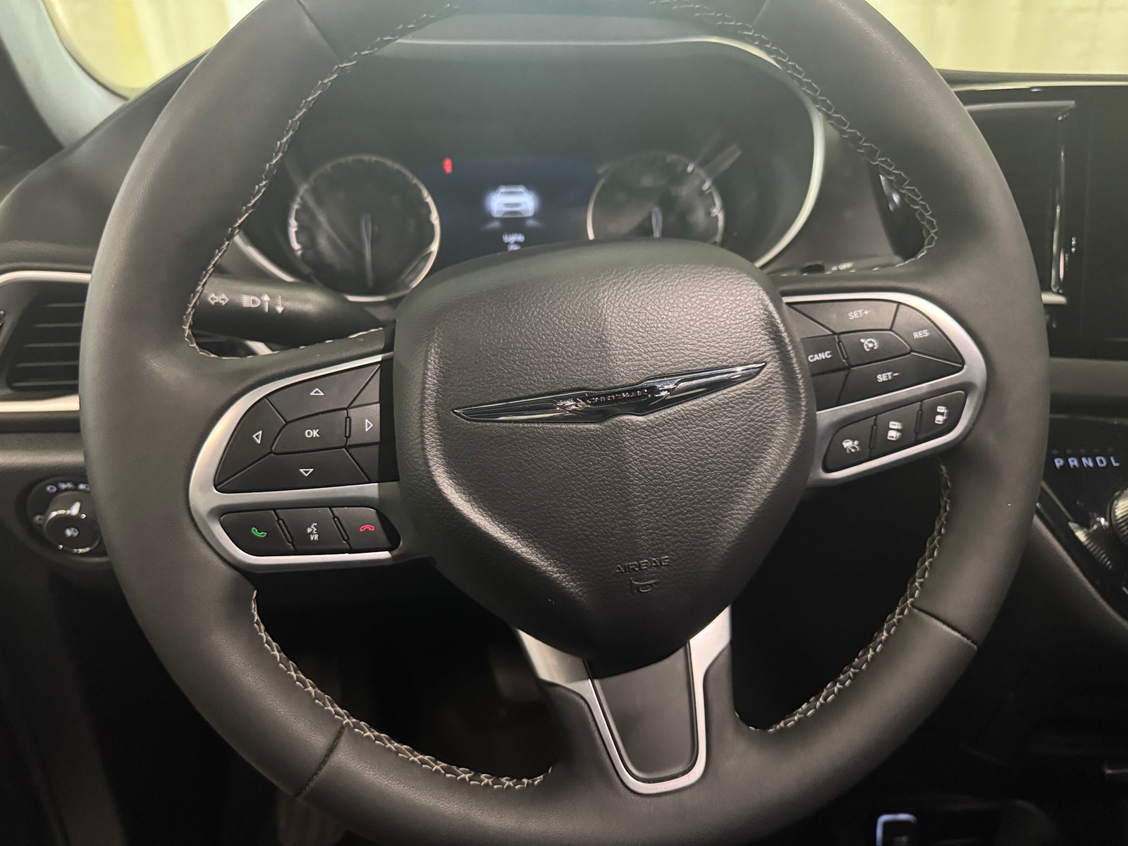 Thumbnail: 2025 Chrysler Pacifica - 4