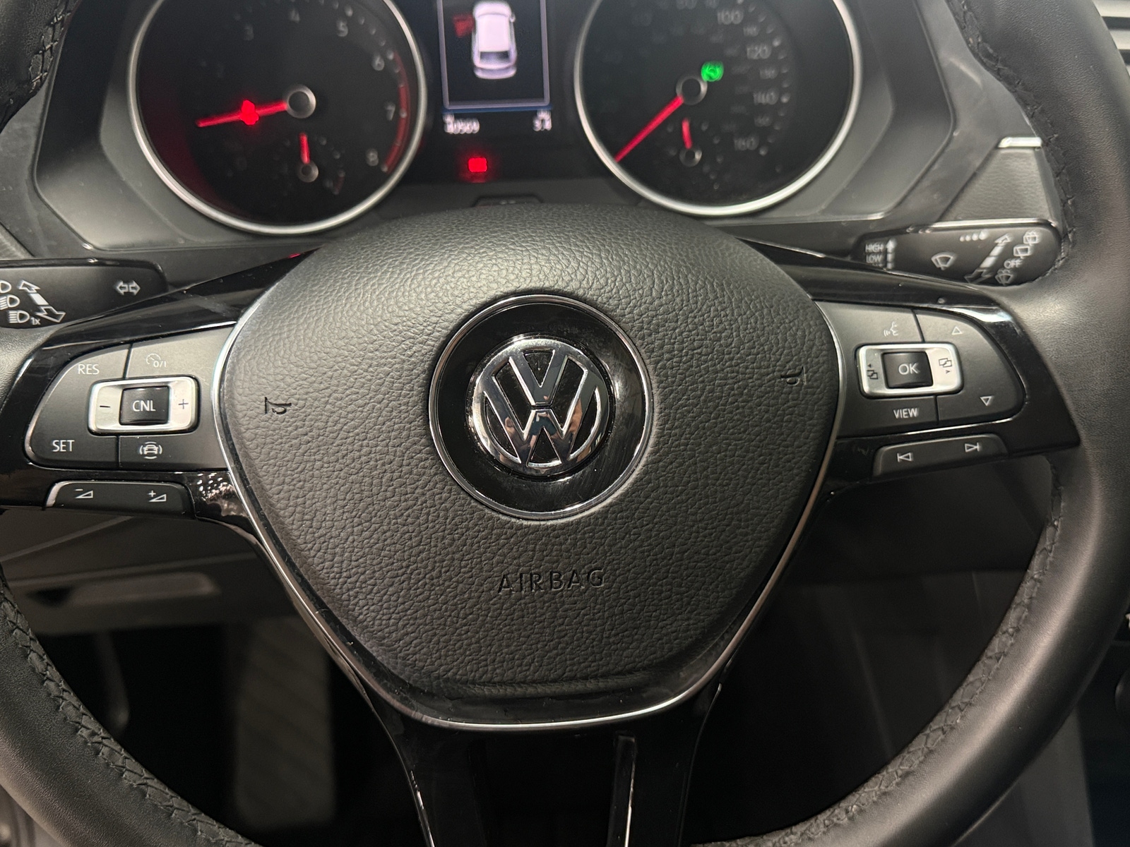 Thumbnail: 2020 Volkswagen Tiguan - 4