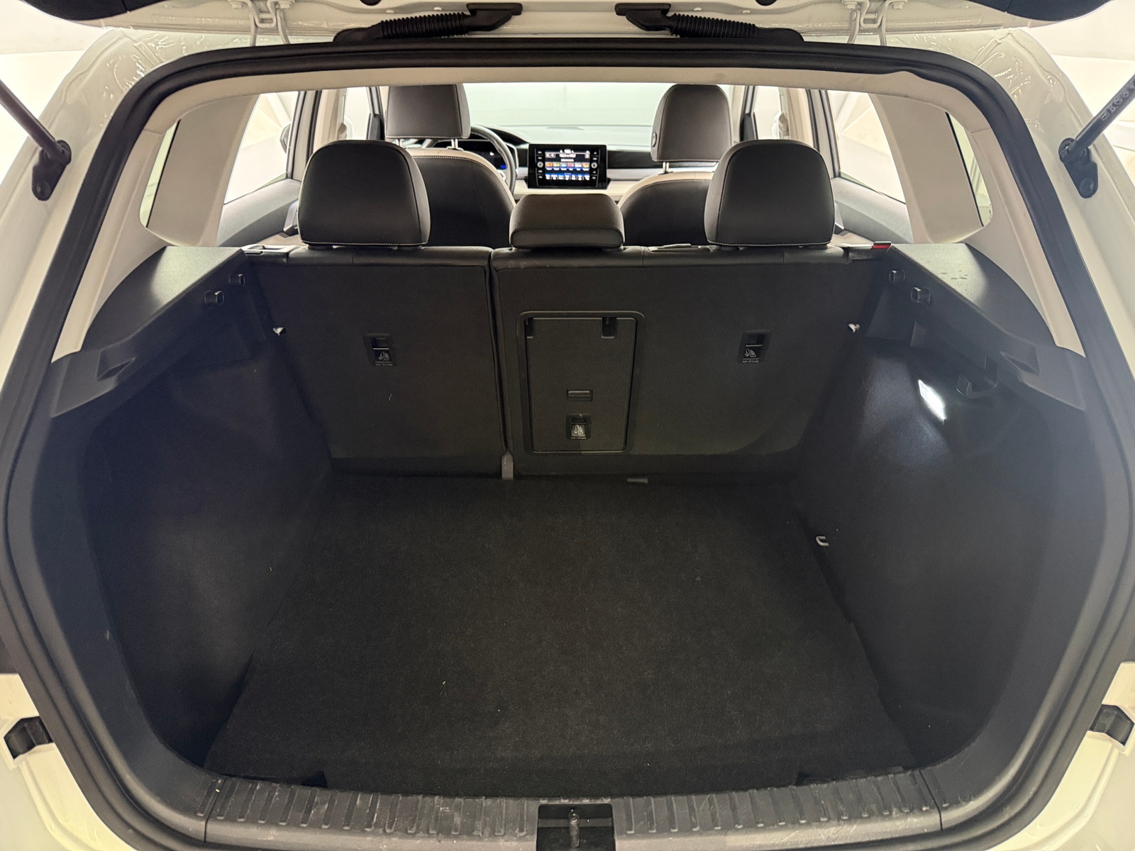 Thumbnail: 2025 Volkswagen Taos - 7