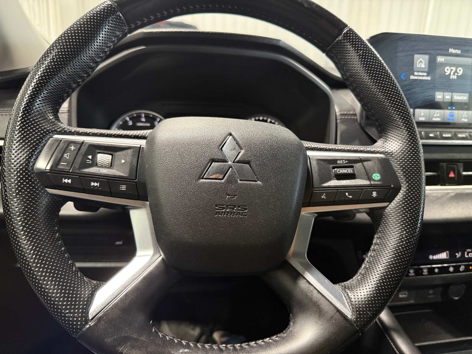 Thumbnail: 2022 Mitsubishi Outlander - 4