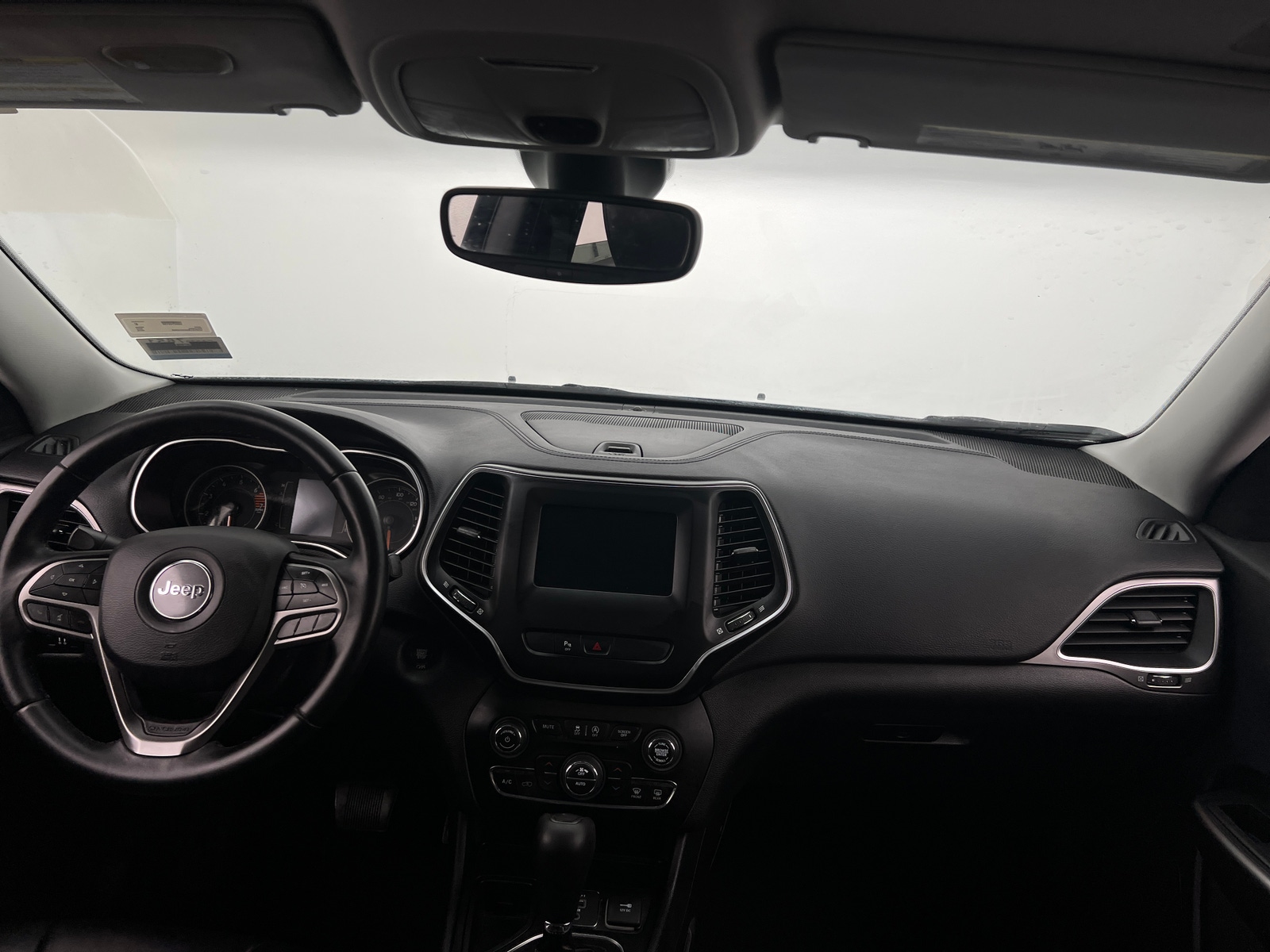 Thumbnail: 2019 Jeep Cherokee - 3