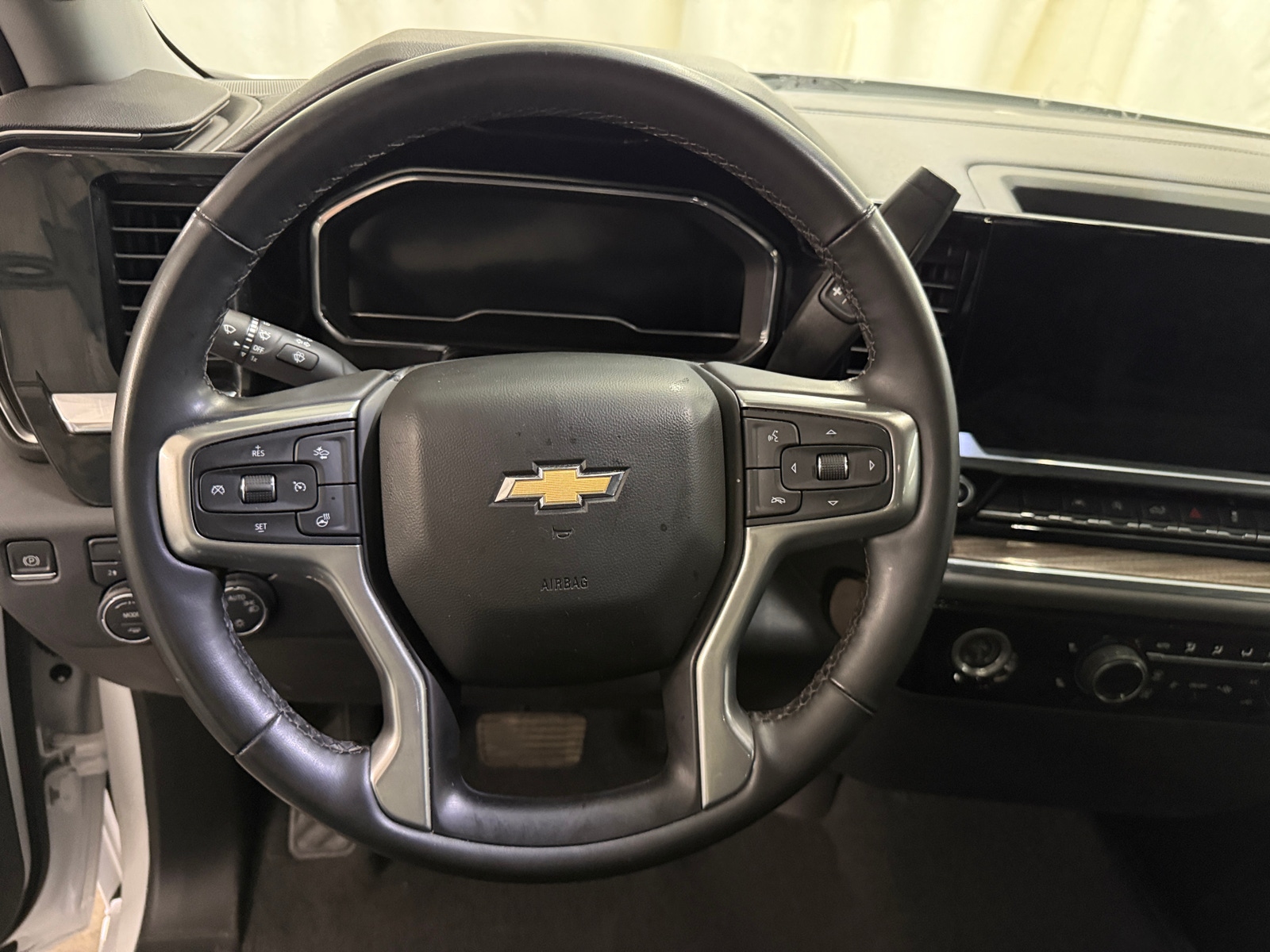 Thumbnail: 2023 Chevrolet Silverado 1500 - 5