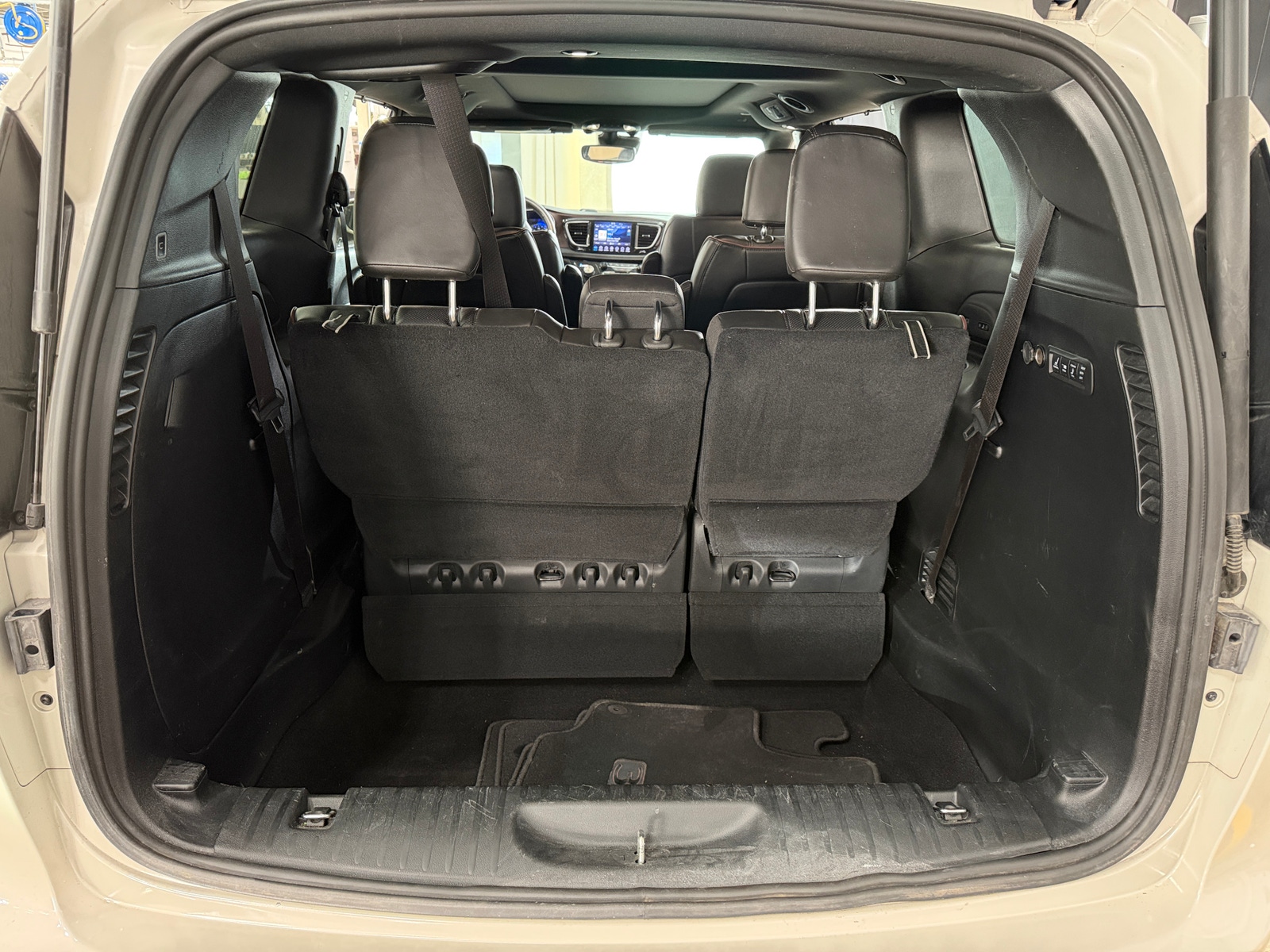 Thumbnail: 2020 Chrysler Pacifica - 6