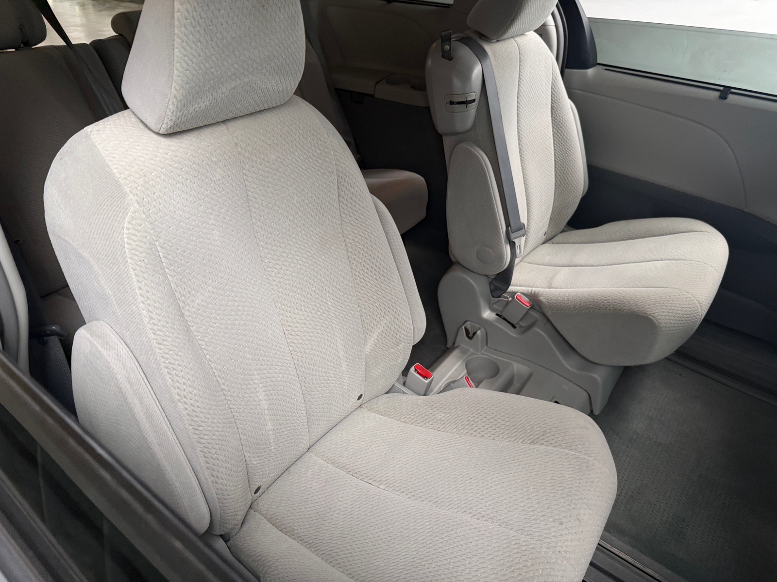 Thumbnail: 2013 Toyota Sienna - 6