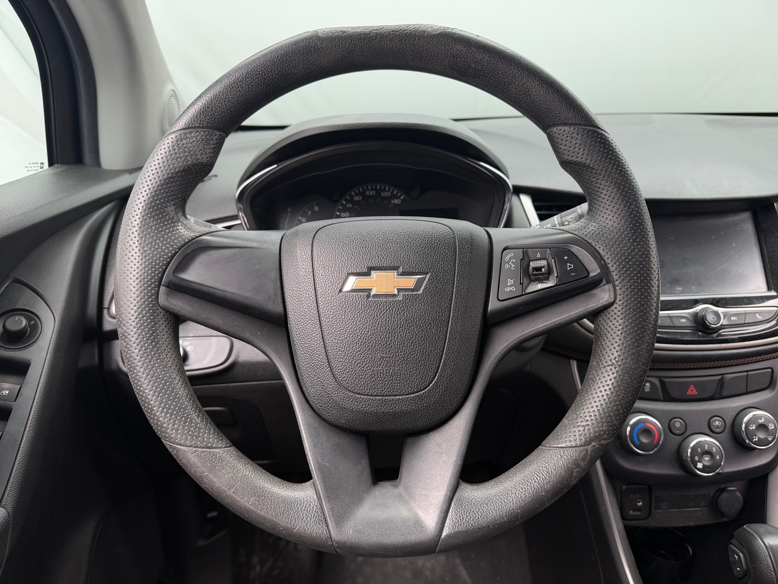 Thumbnail: 2017 Chevrolet Trax - 5