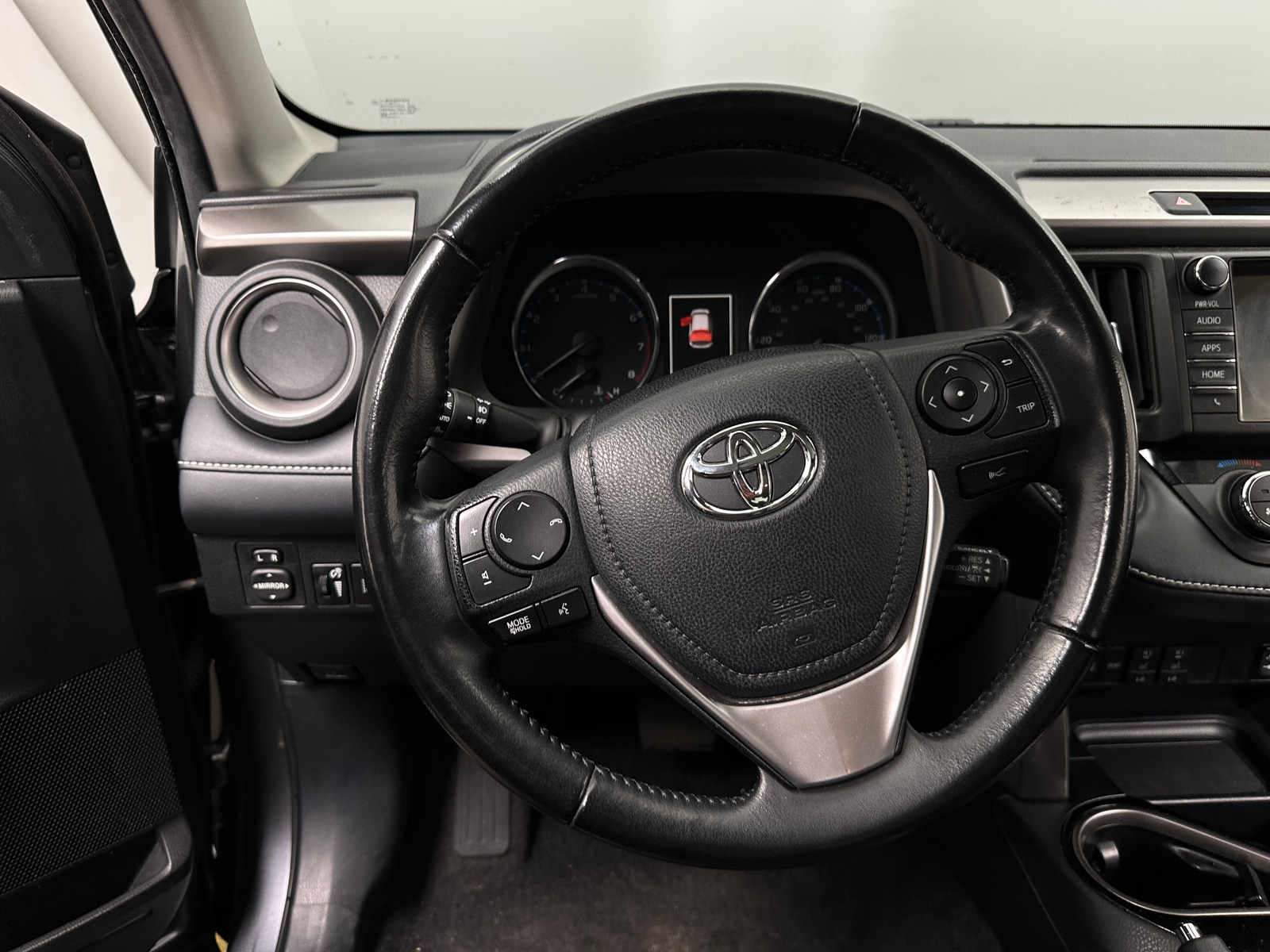 Thumbnail: 2018 Toyota RAV4 - 4