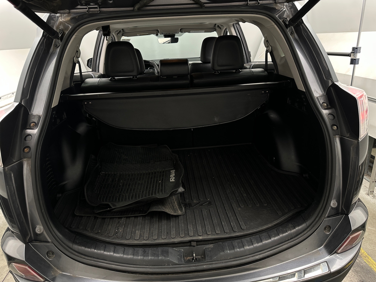 Thumbnail: 2018 Toyota RAV4 - 6