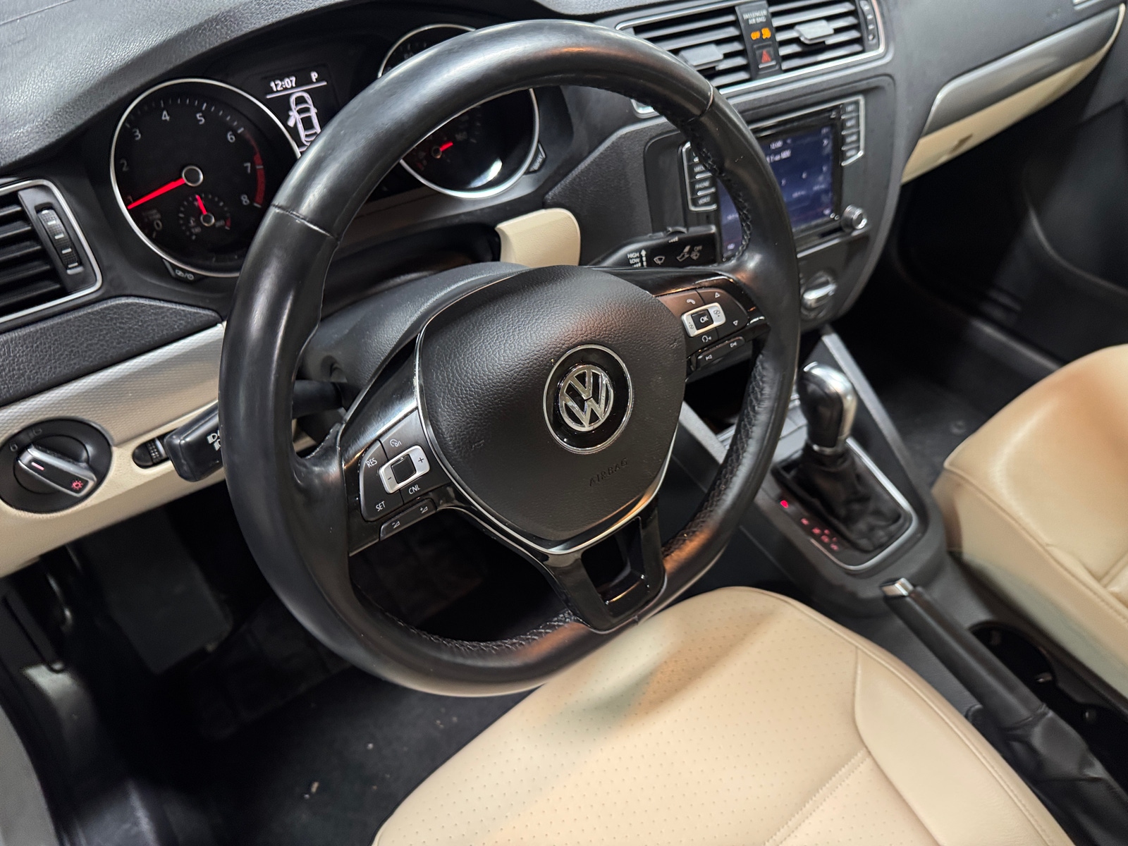 Thumbnail: 2017 Volkswagen Jetta - 4