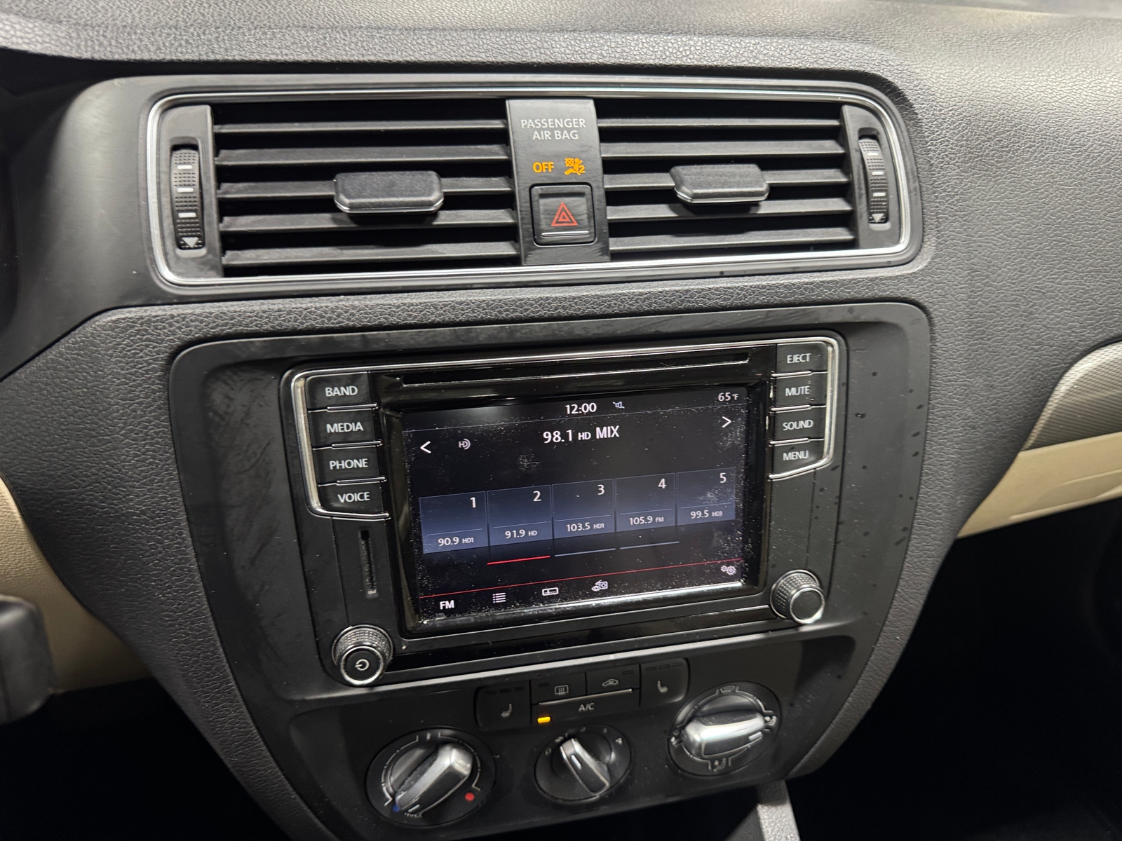 Thumbnail: 2017 Volkswagen Jetta - 3