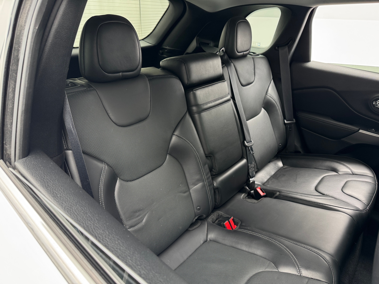 Thumbnail: 2019 Jeep Cherokee - 5