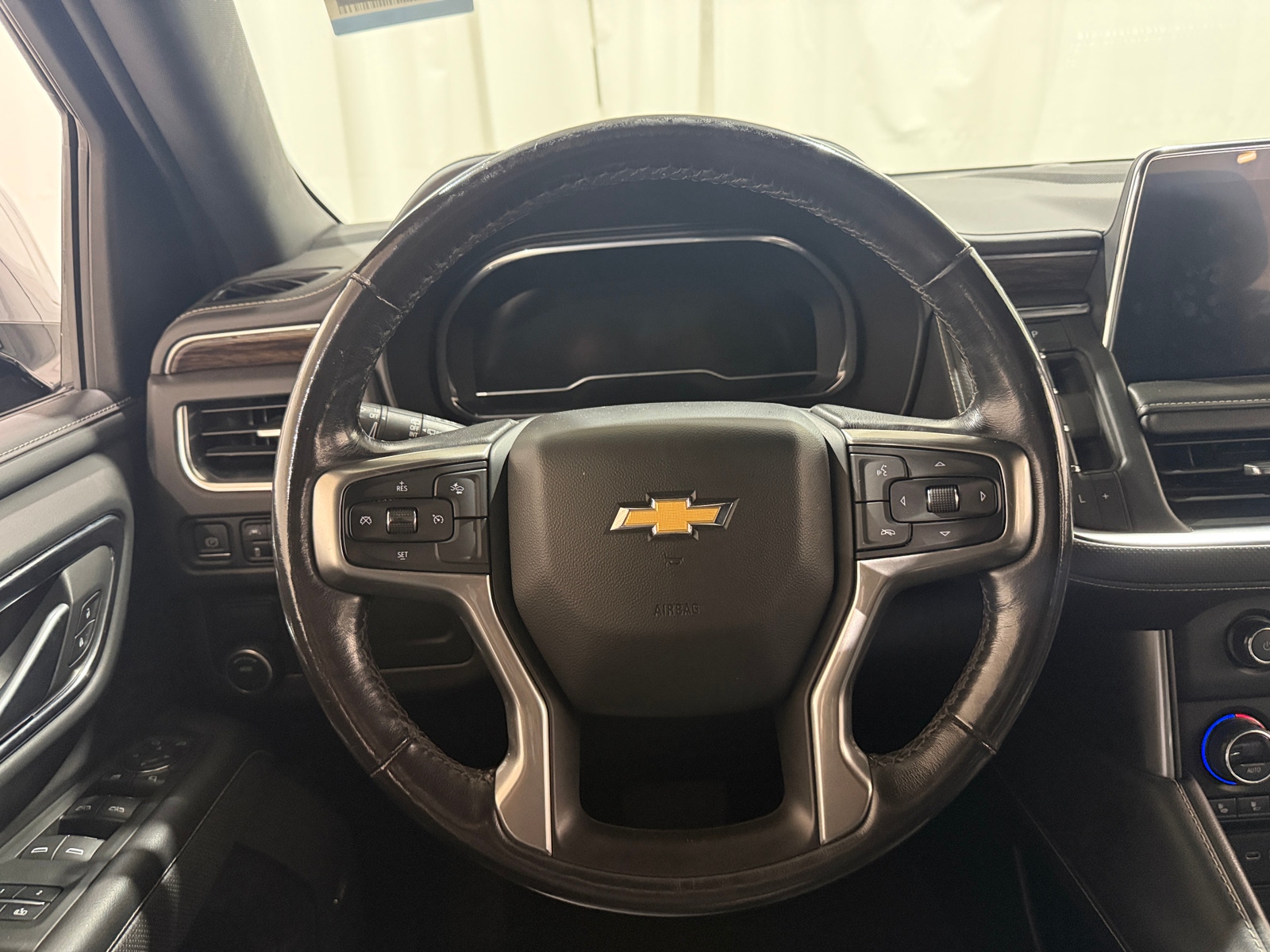 Thumbnail: 2022 Chevrolet Suburban - 4