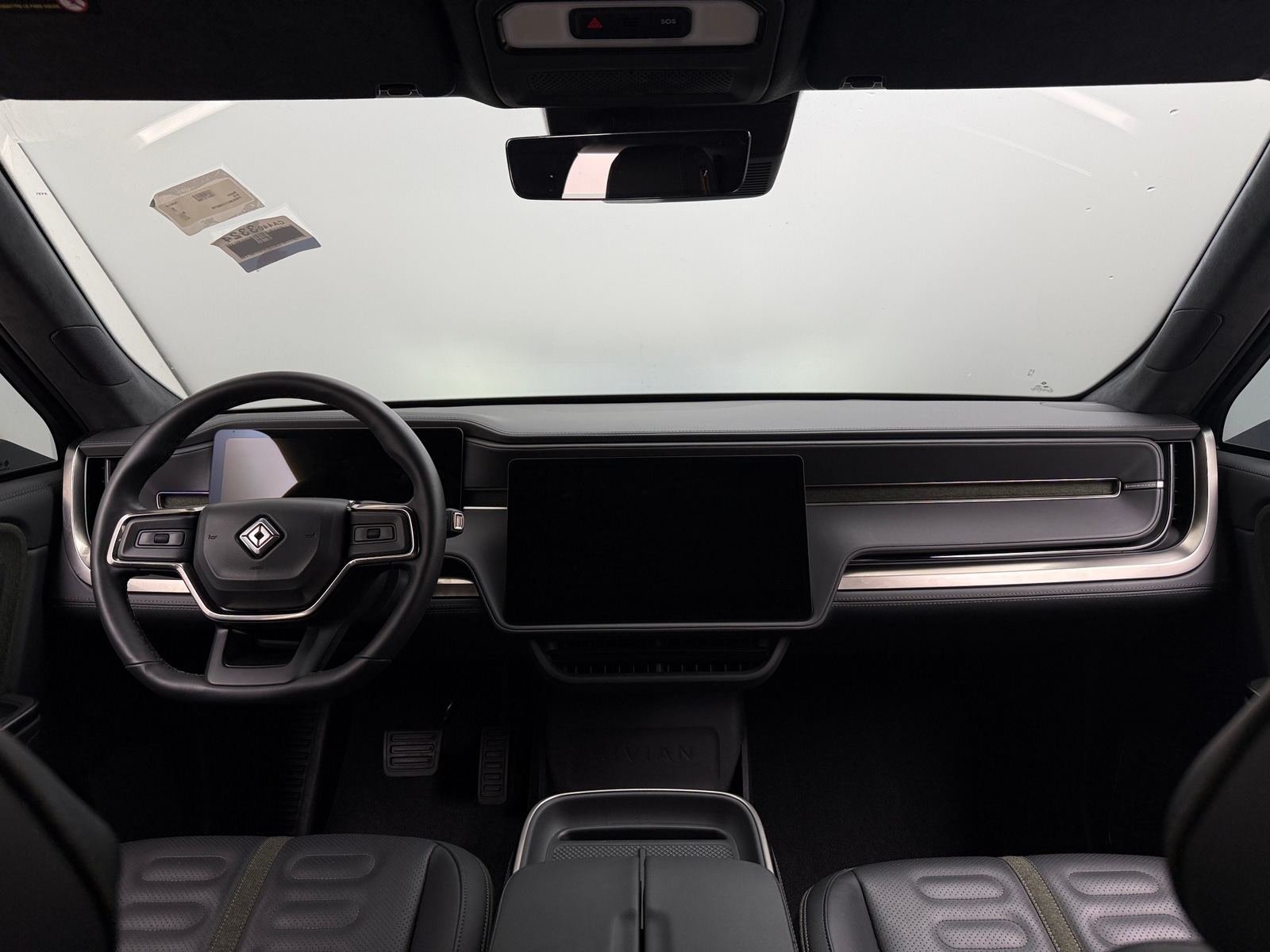 Thumbnail: 2025 Rivian R1S - 2