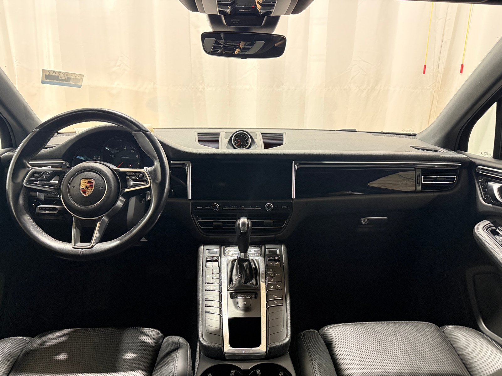 Thumbnail: 2019 Porsche Macan - 2