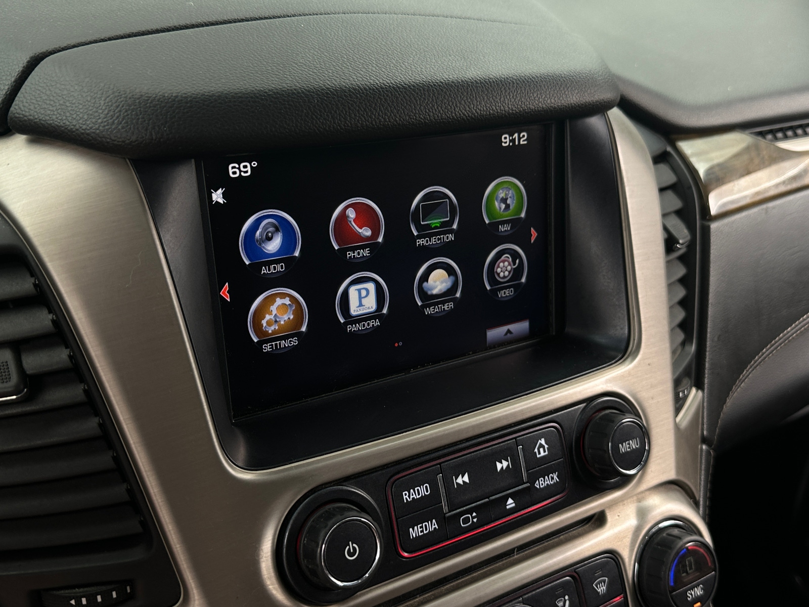 Thumbnail: 2016 GMC Yukon - 3