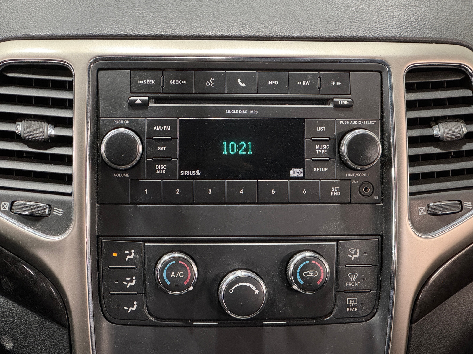 Thumbnail: 2011 Jeep Grand Cherokee - 4