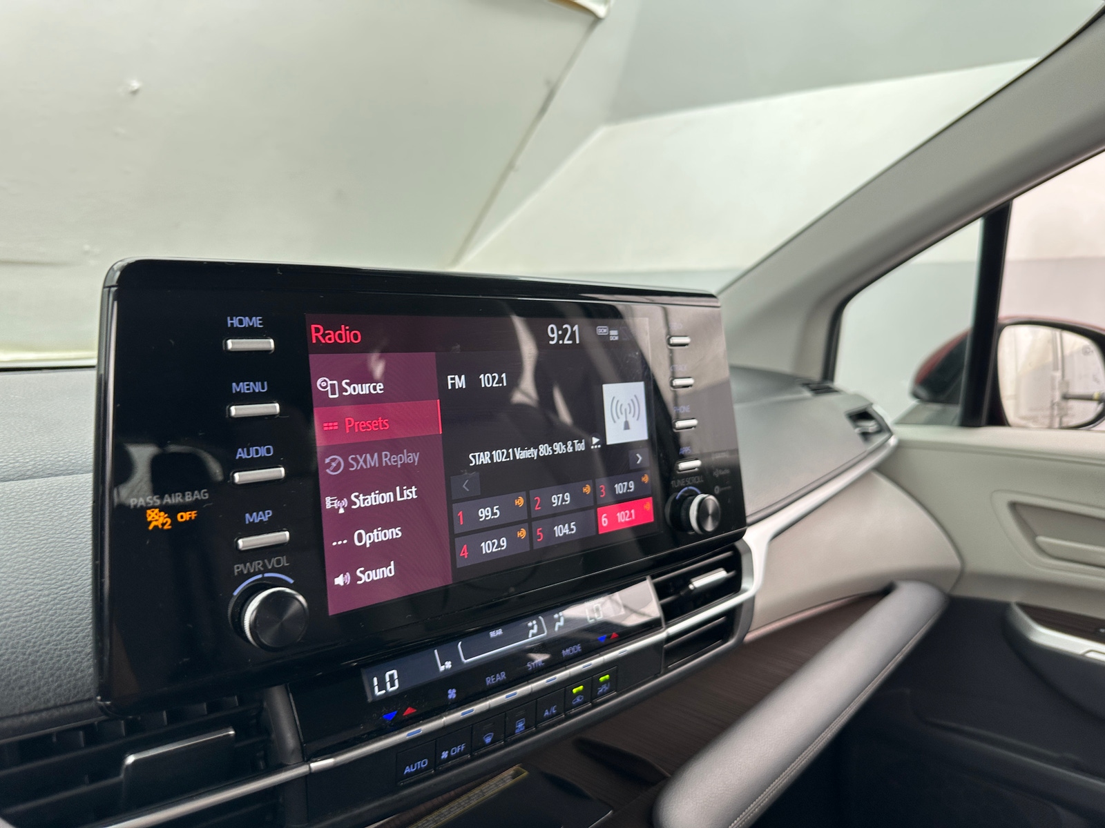 Thumbnail: 2021 Toyota Sienna - 4