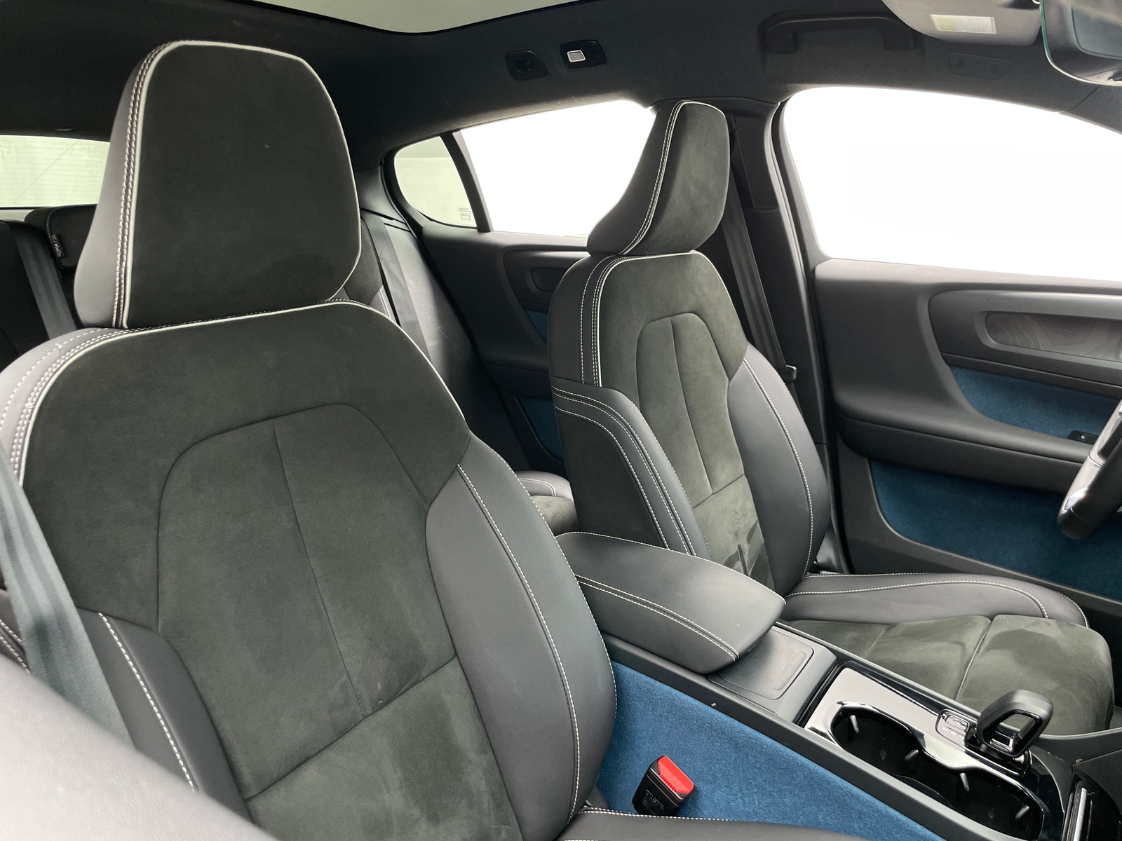 Thumbnail: 2022 Volvo C40 - 2