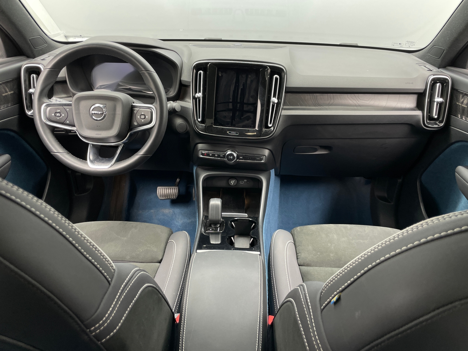 Thumbnail: 2022 Volvo C40 - 3